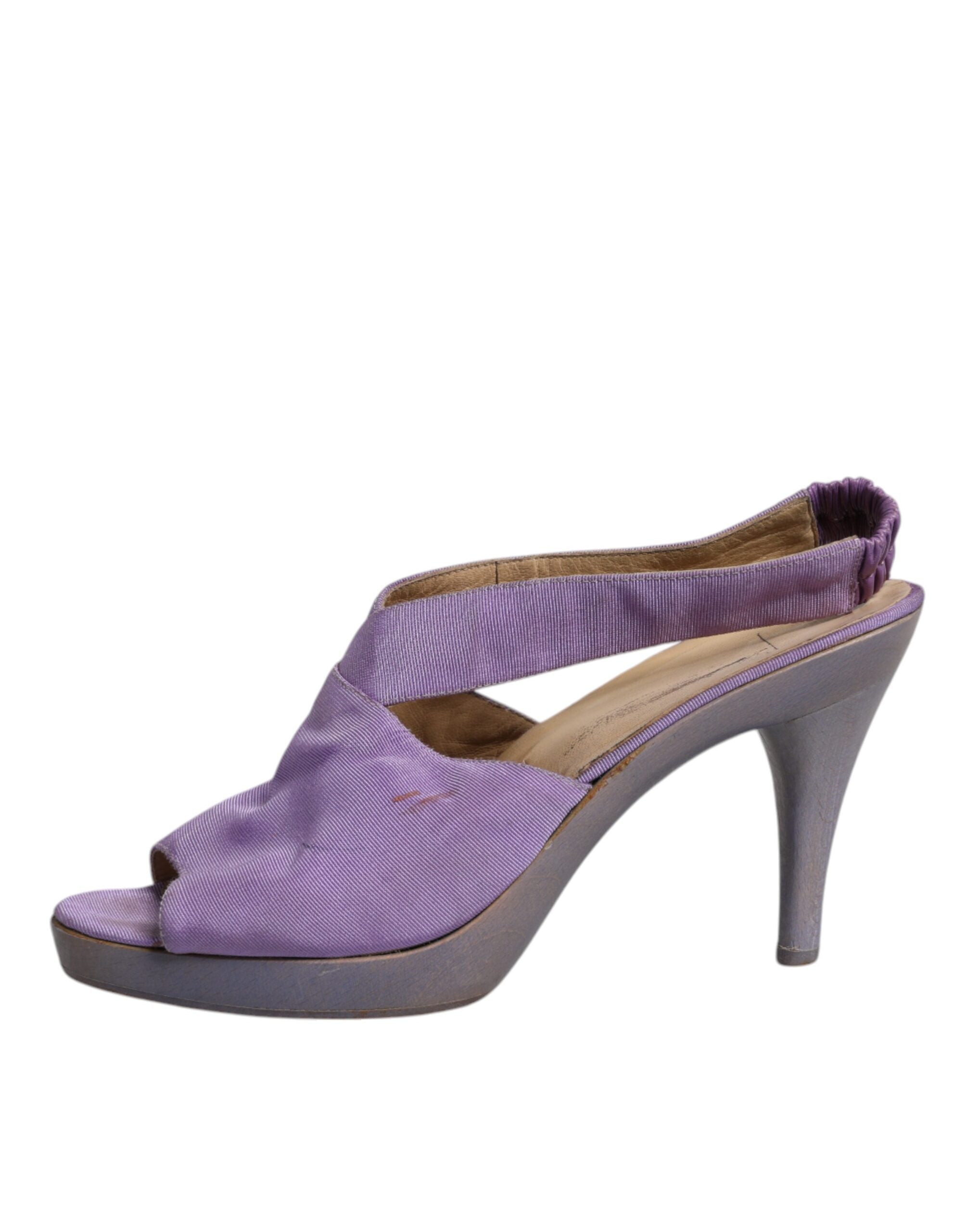 Sandales à talons plateforme Dolce & Gabbana violettes, slingback élégants, vue de côté avec détails de la chaussure.