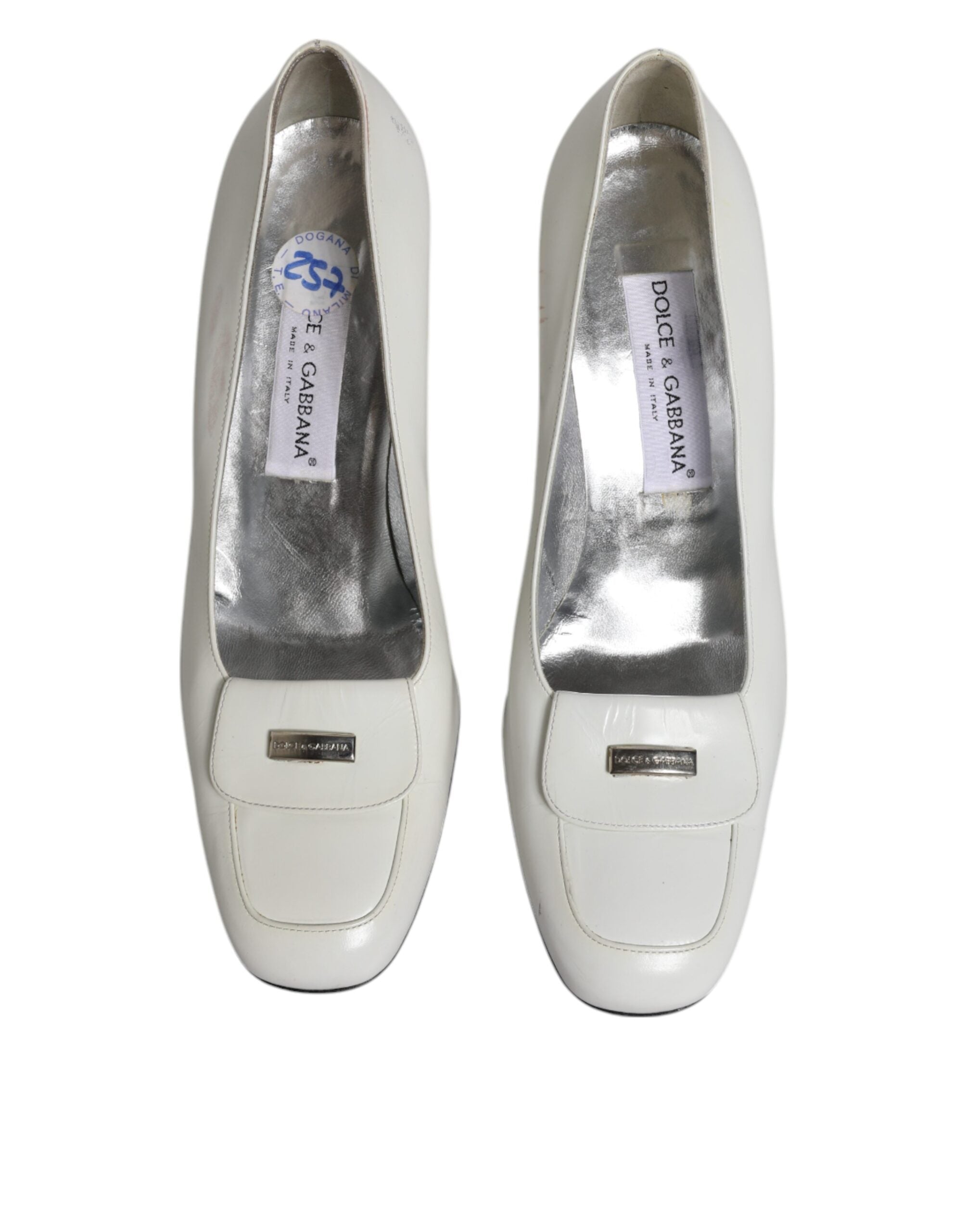 Chaussures Dolce & Gabbana, escarpins en cuir blanc à talons blocs, mode élégante et sophistiquée.