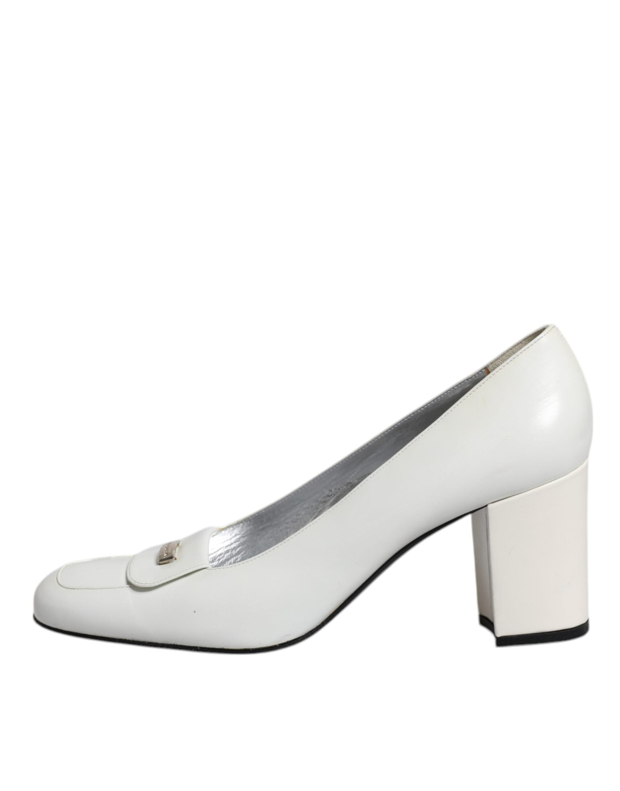 Chaussures à talons compensés en cuir blanc Dolce & Gabbana, élégantes et sophistiquées, vues de face.