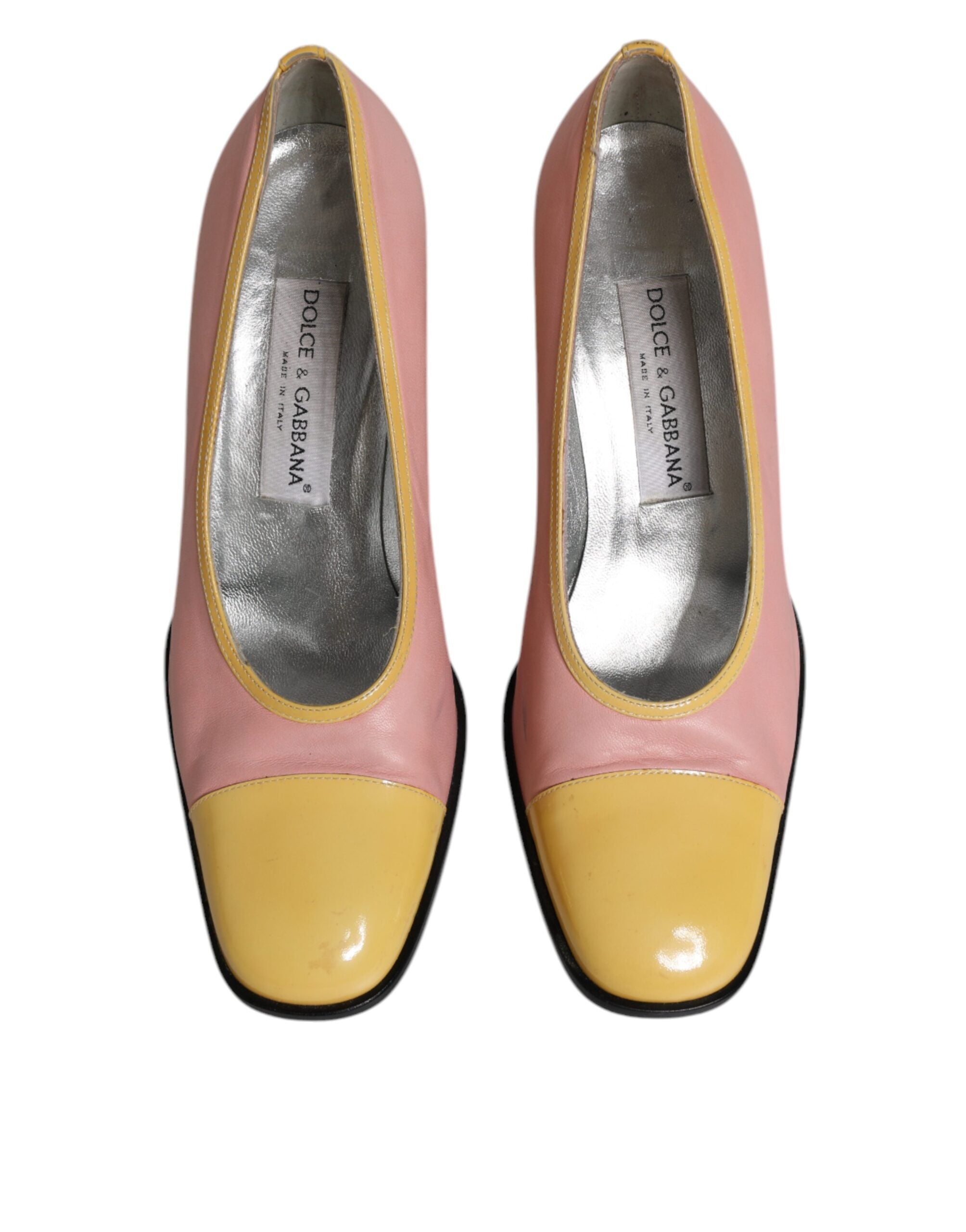 Chaussures à talons blocs en cuir rose et jaune de Dolce & Gabbana, élégantes et modernes, vues de face.
