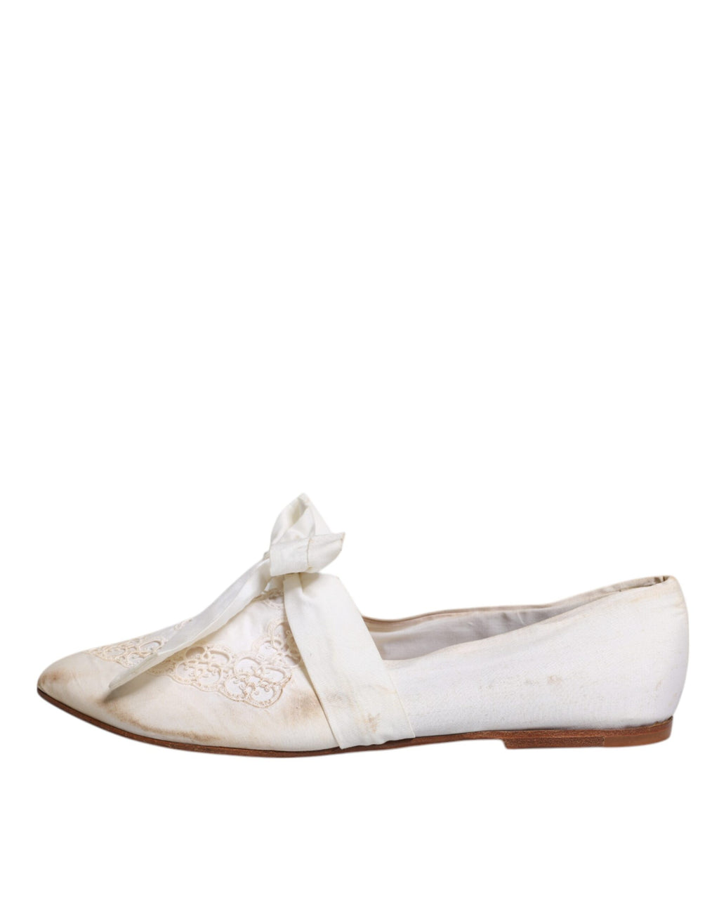Chaussures ballerines Dolce & Gabbana en tissu blanc avec ruban, élégantes et confortables, vues de face.