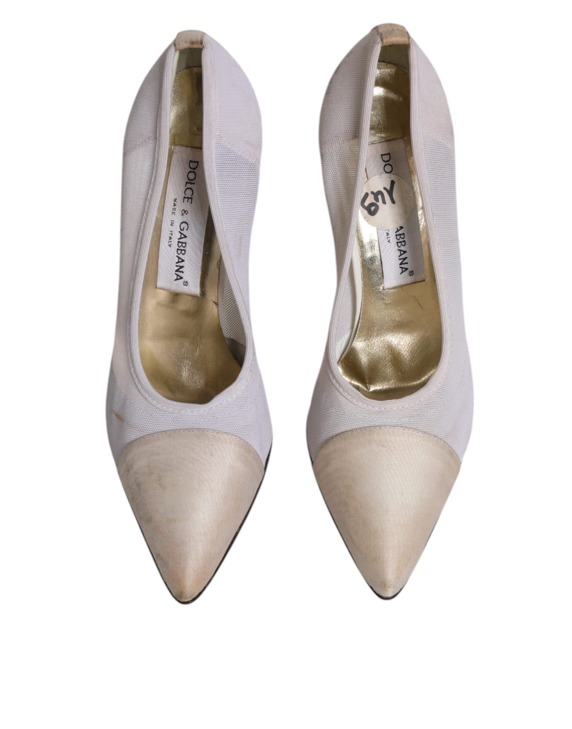 Escarpins en cuir blanc et beige de Dolce & Gabbana, chaussures à talons hauts élégantes et sophistiquées.