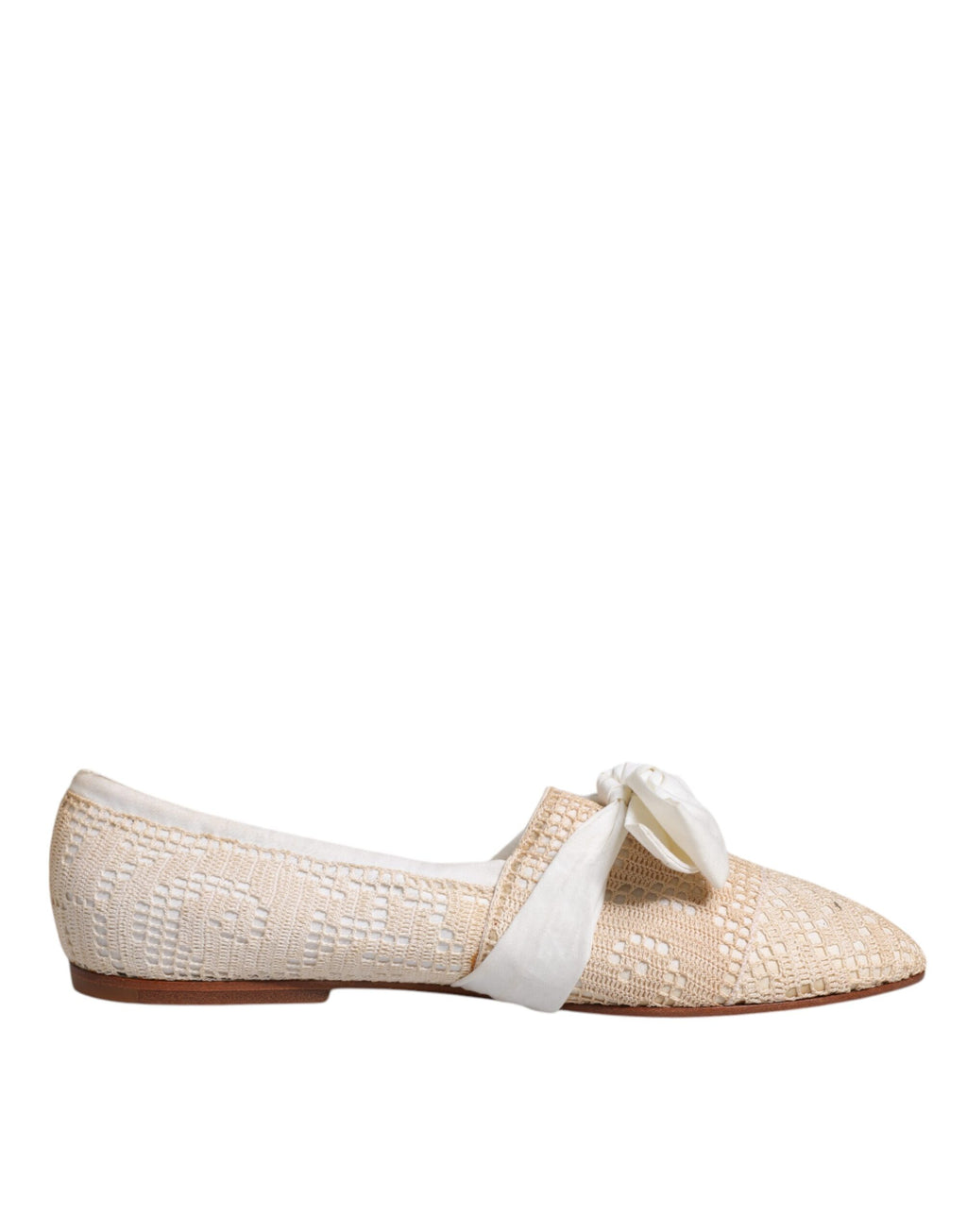Chaussures ballerines Dolce & Gabbana en tissu beige avec ruban, élégantes et confortables pour femmes.