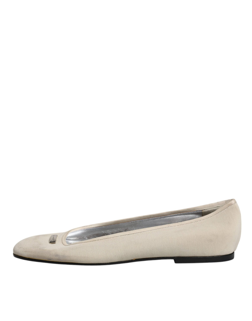 Chaussures ballerines Dolce & Gabbana beige en tissu, style slip-on, avec design élégant et confortable.