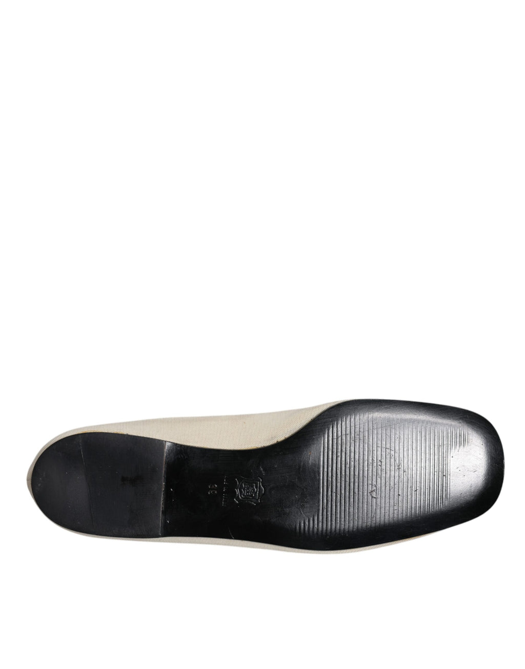 Chaussures ballerines Dolce & Gabbana en tissu beige, slip-on, élégantes et confortables pour femmes.