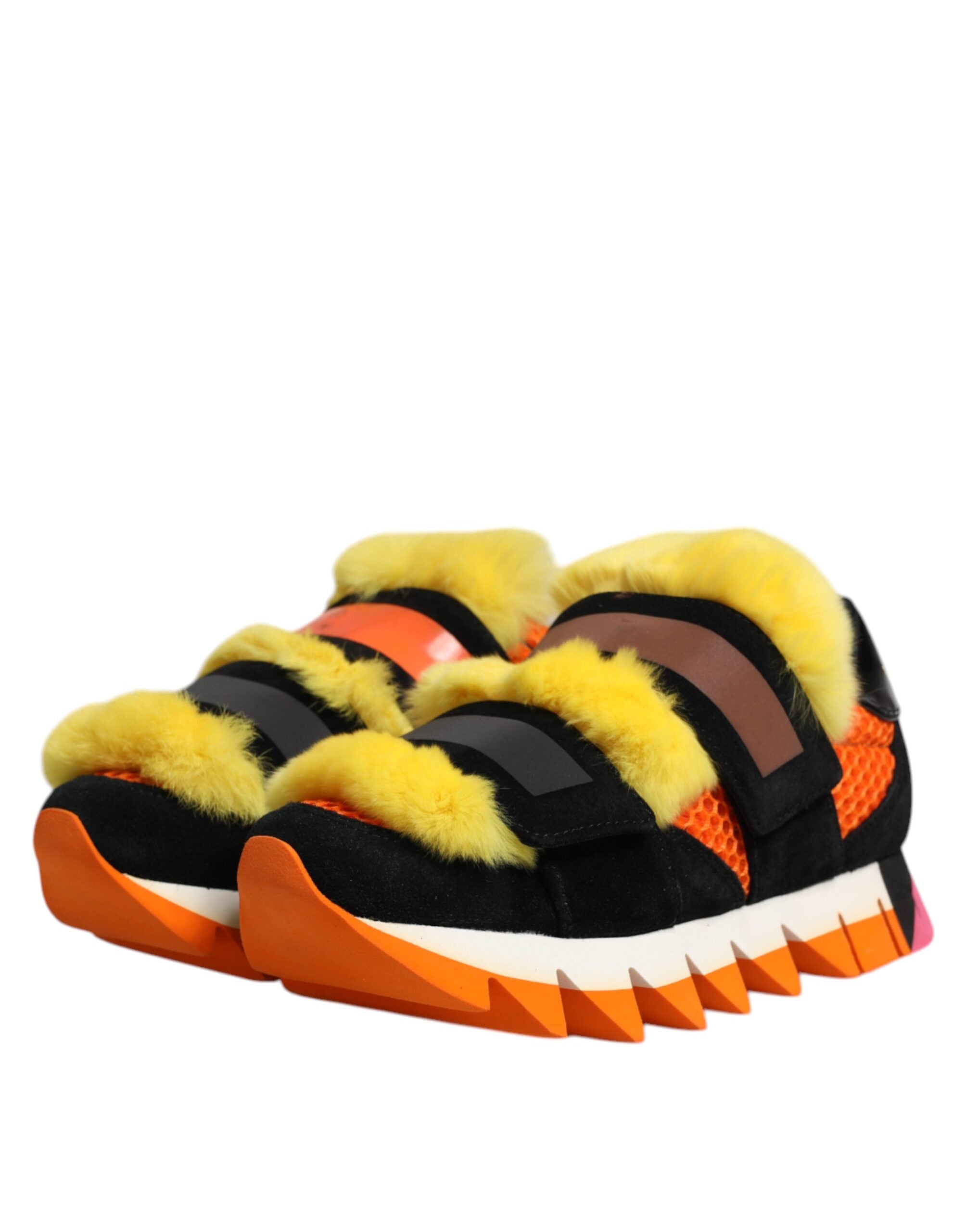 Chaussures sneakers Dolce & Gabbana multicolores en fourrure ornée de détails élégants, pour un style audacieux et sophistiqué.
