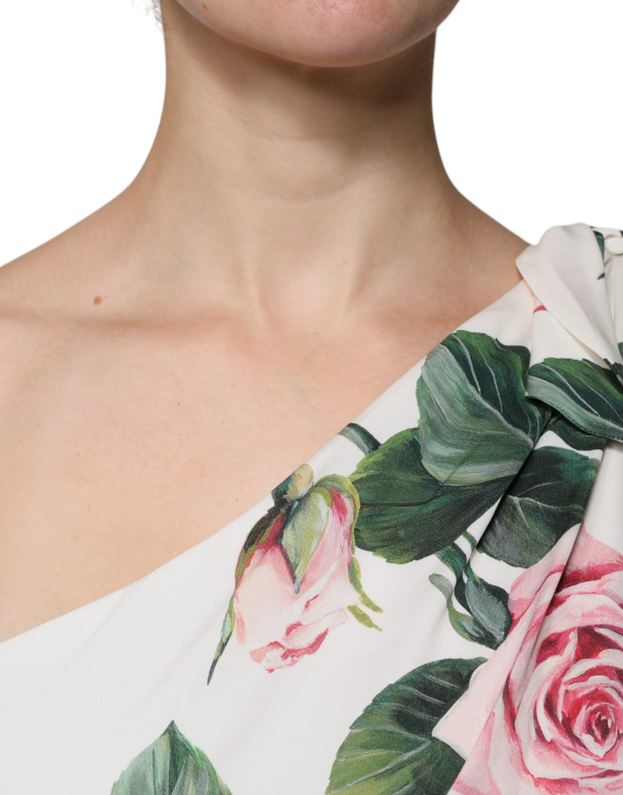 Robe midi en soie blanche à fleurs avec une épaule de la marque Dolce & Gabbana, élégante et fluide.
