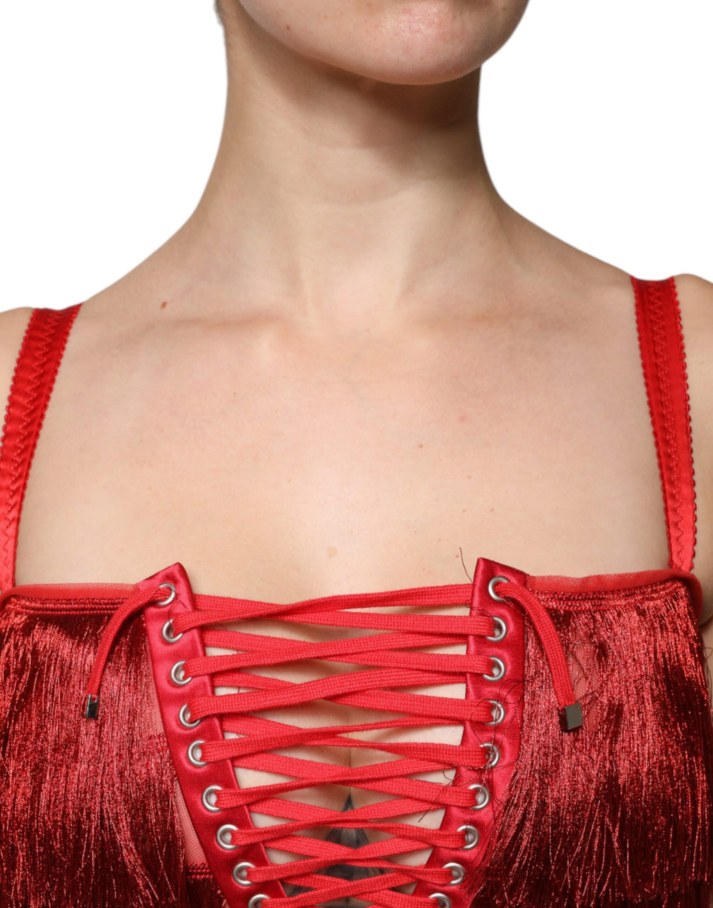 Robe courte sans manches Dolce & Gabbana en dentelle rouge avec des pompons et une silhouette ajustée.
