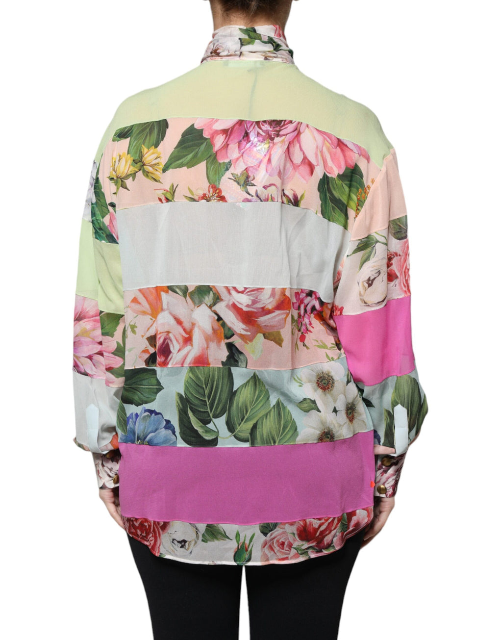 Haut Dolce & Gabbana à col ascot avec patchwork floral multicolore, détails sophistiqués et tissu élégant visible sur l'image.