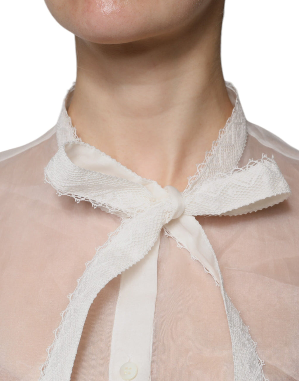Chemise blanche Dolce & Gabbana à col ascot, manches longues et style élégant, vue de face.