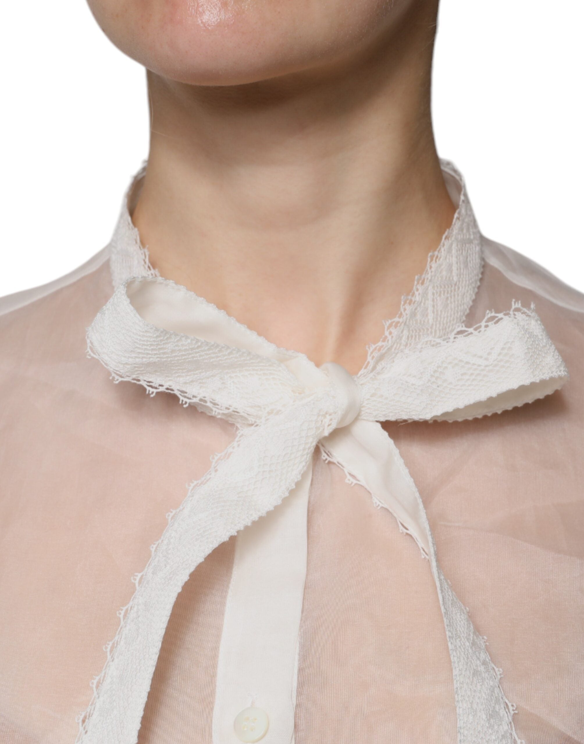 Chemise blanche Dolce & Gabbana à col ascot, manches longues et style élégant, vue de face.