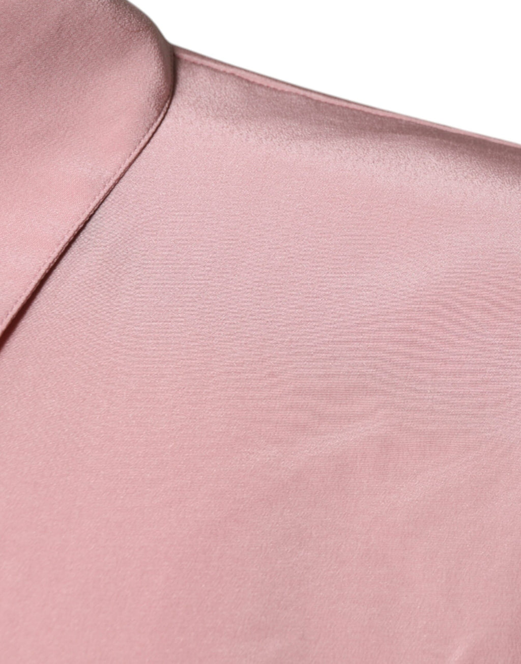 Blouse à manches longues en coton rose Dolce & Gabbana avec col, élégante et sophistiquée, portée sur un mannequin.