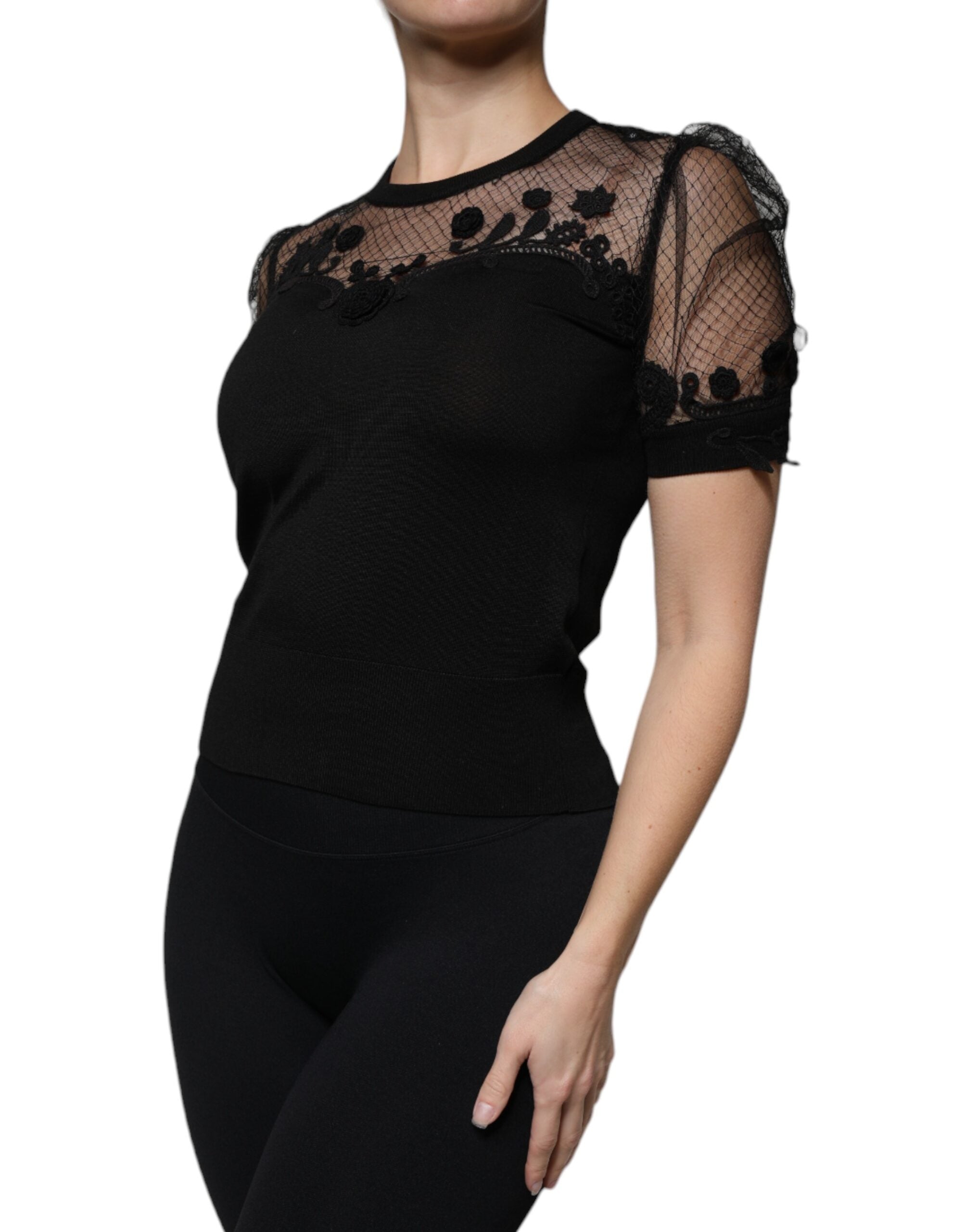 Blouse noire Dolce & Gabbana à manches courtes avec dentelle florale élégante, style chic et féminin.