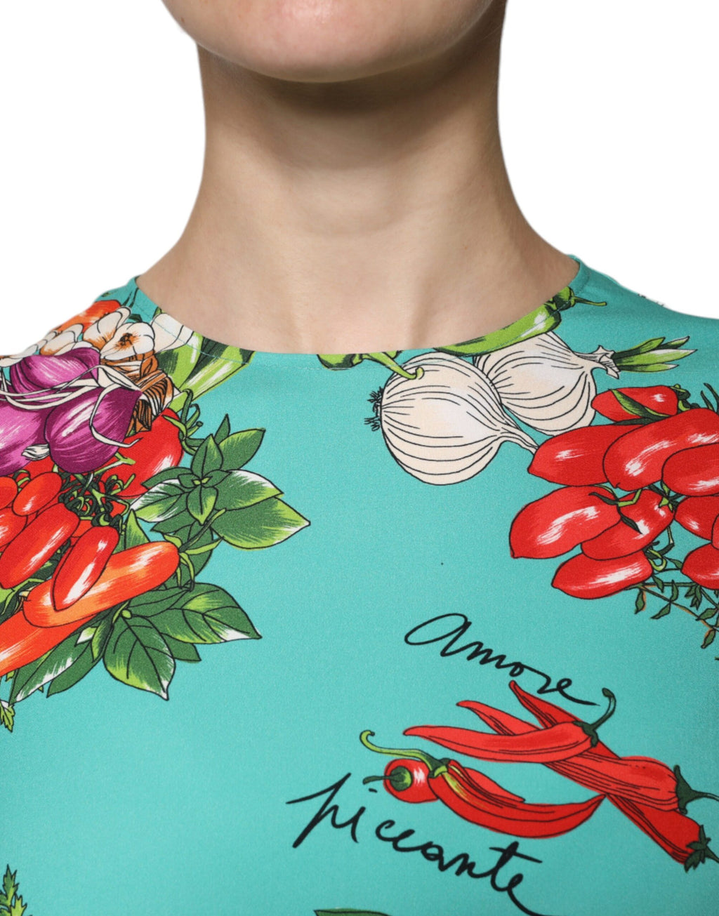 Débardeur sans manches multicolore à légumes de Dolce & Gabbana, motif coloré et style élégant.