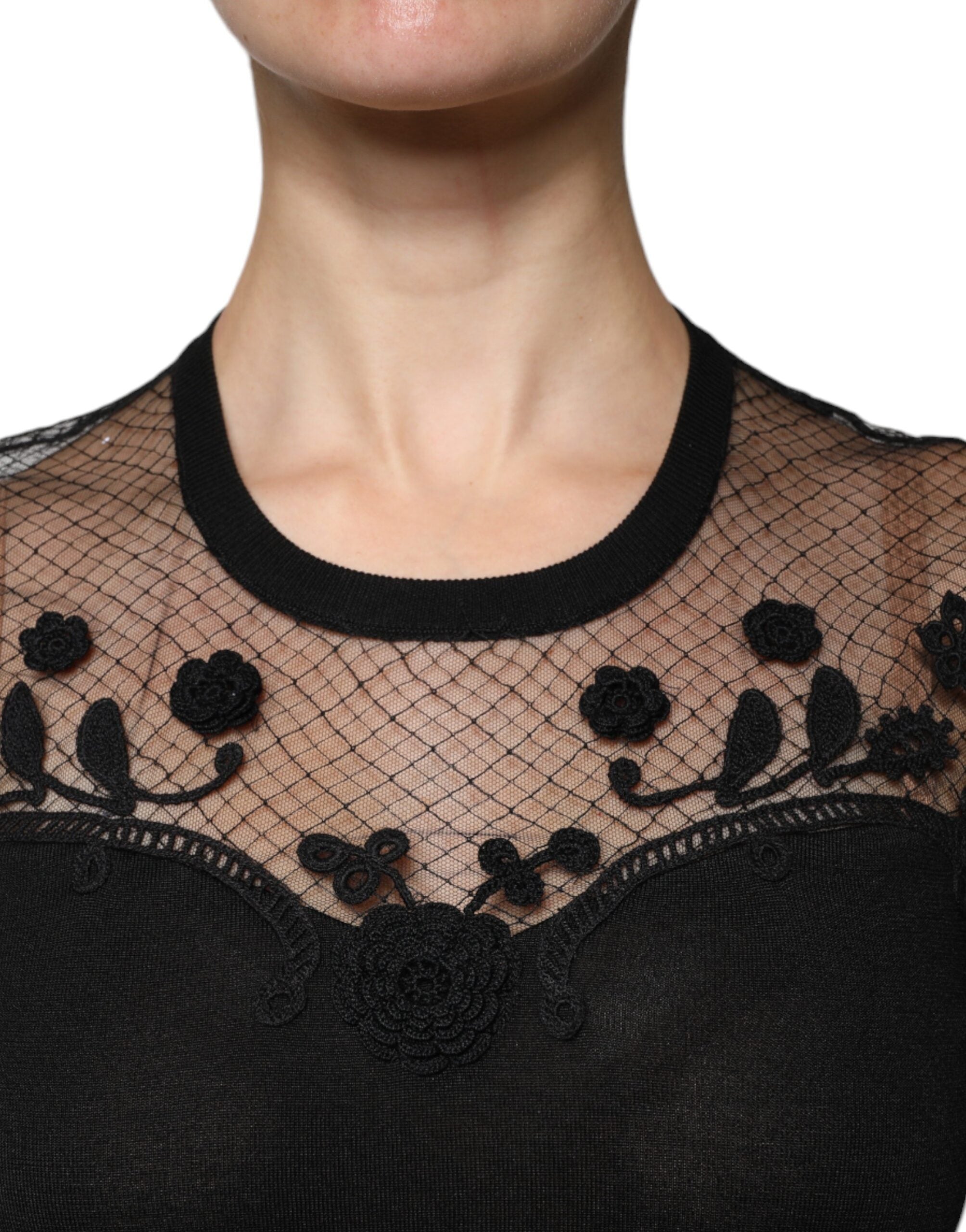 Chemise noire Dolce & Gabbana en dentelle florale à manches courtes, élégante et sophistiquée, vue de face.