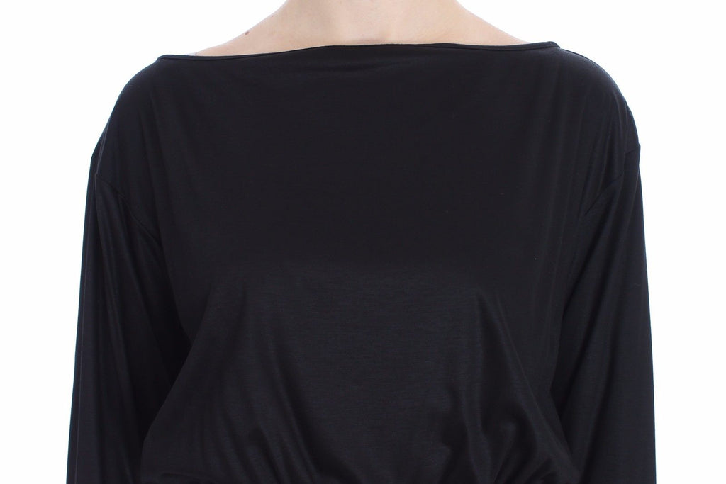Robe trapèze noire en modal et soie de Versace Jeans, longueur genoux, élégante et fluide, adaptée pour une tenue sophistiquée.