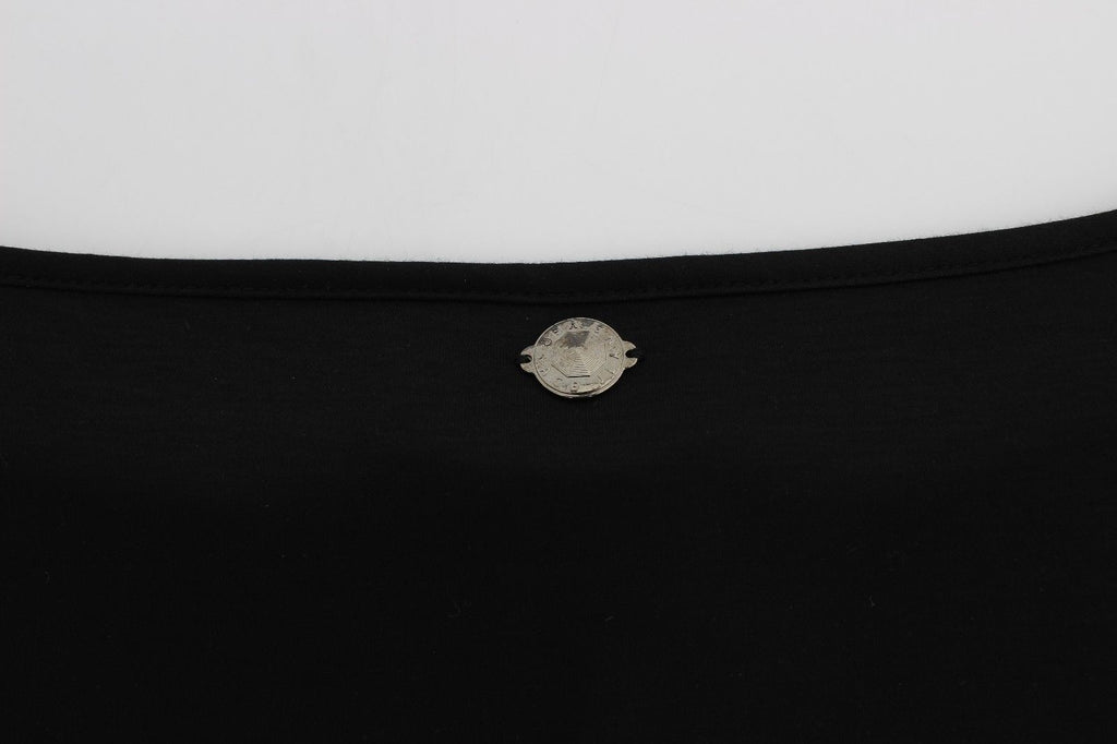 Robe droite noire en modal et soie de Versace Jeans, coupe courte, élégante, portée sans manches, tissu fluide et doux.