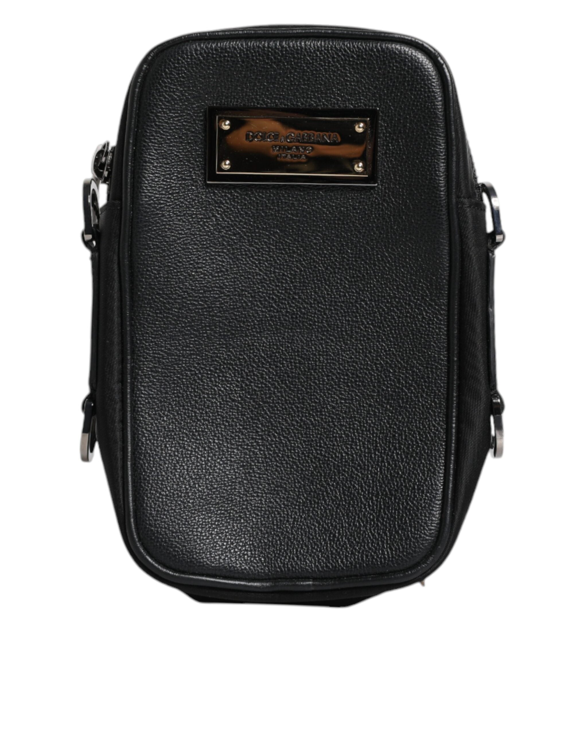 Sac clutch en cuir grainé noir Dolce & Gabbana avec plaque logo élégante et design sophistiqué.