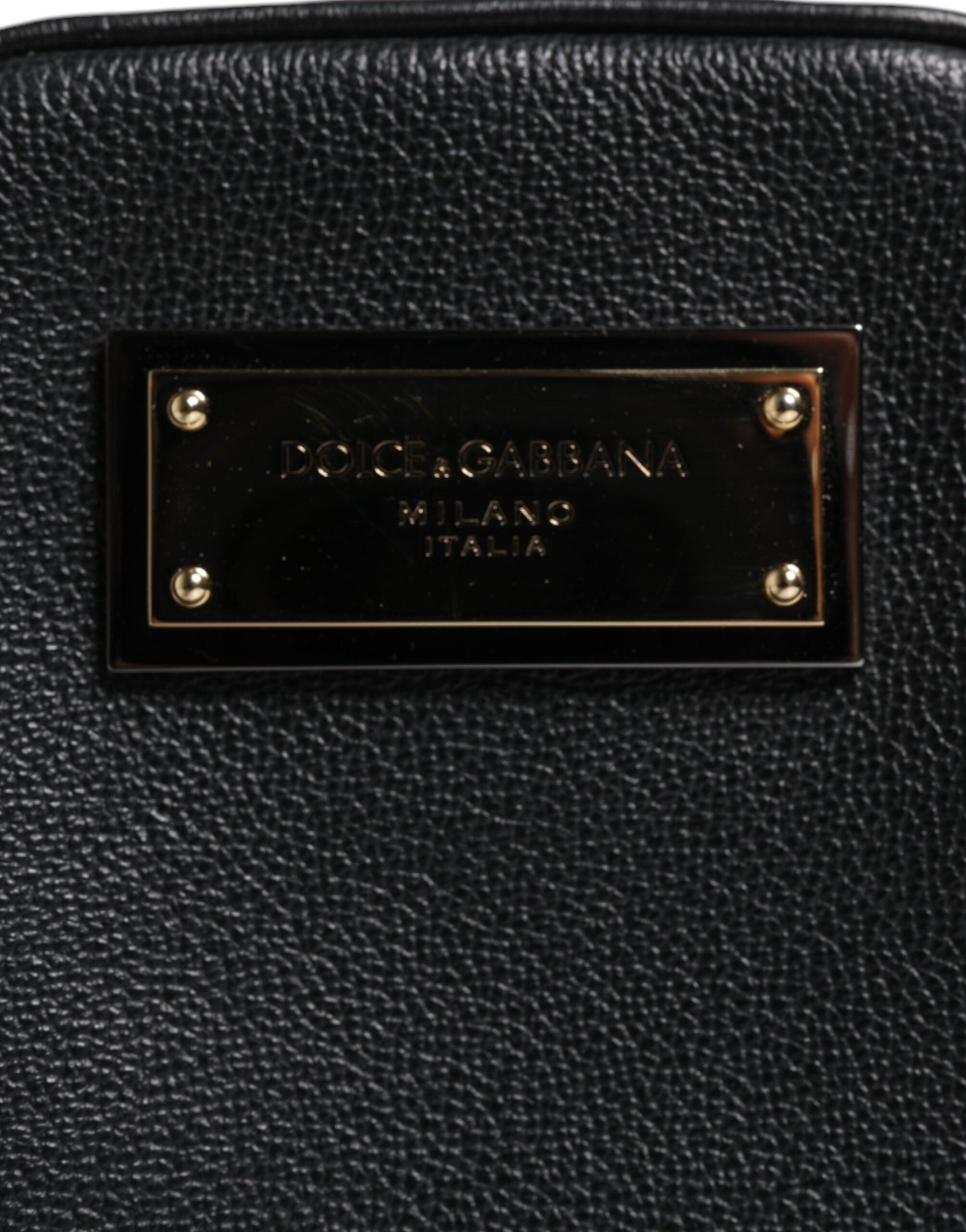 Sac clutch Dolce & Gabbana en cuir grainé noir avec plaque logo, élégant et sophistiqué pour les occasions formelles.
