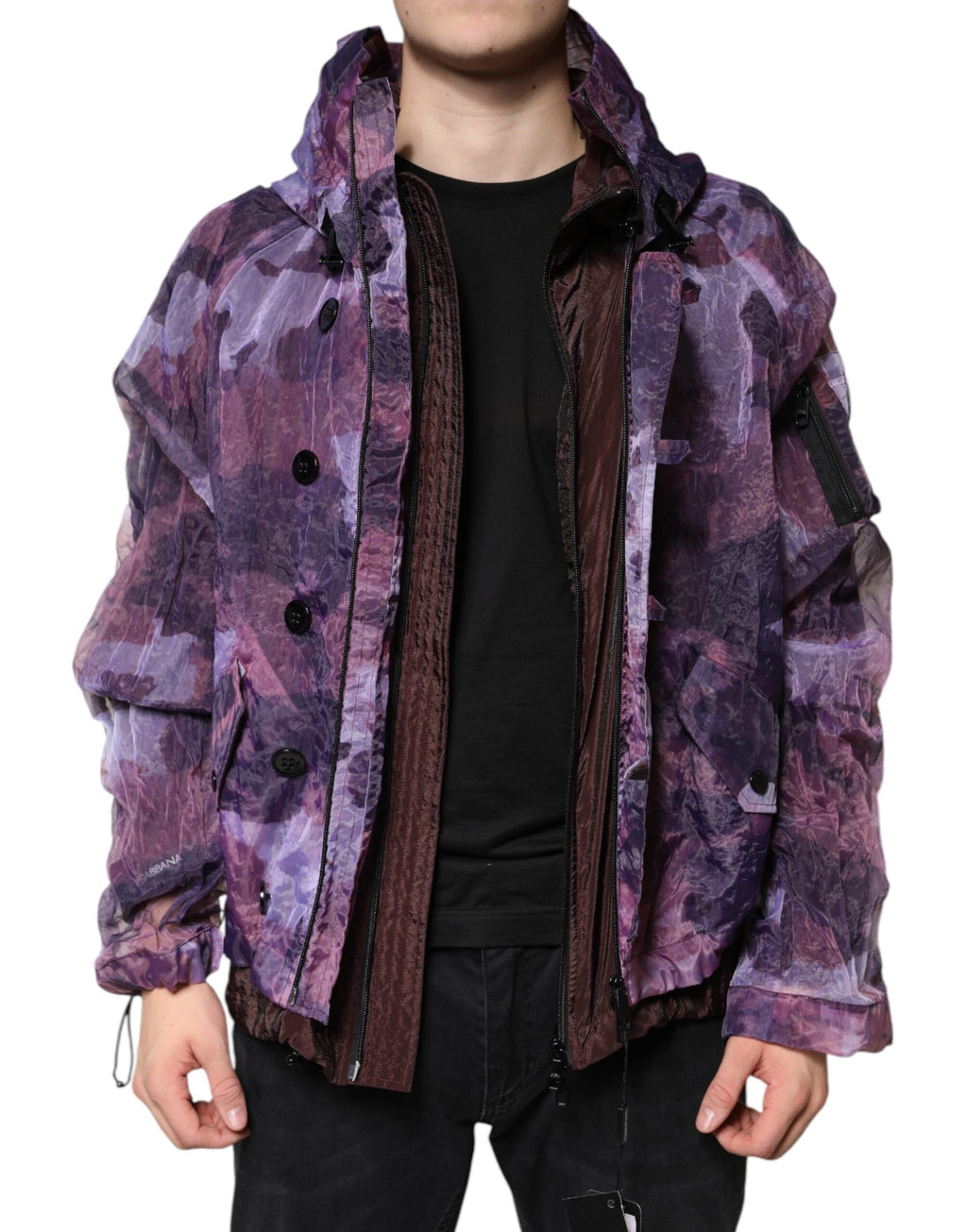 Veste homme Dolce & Gabbana camouflage violette à capuche, blouson décontracté avec fermeture éclair et poches pratiques.