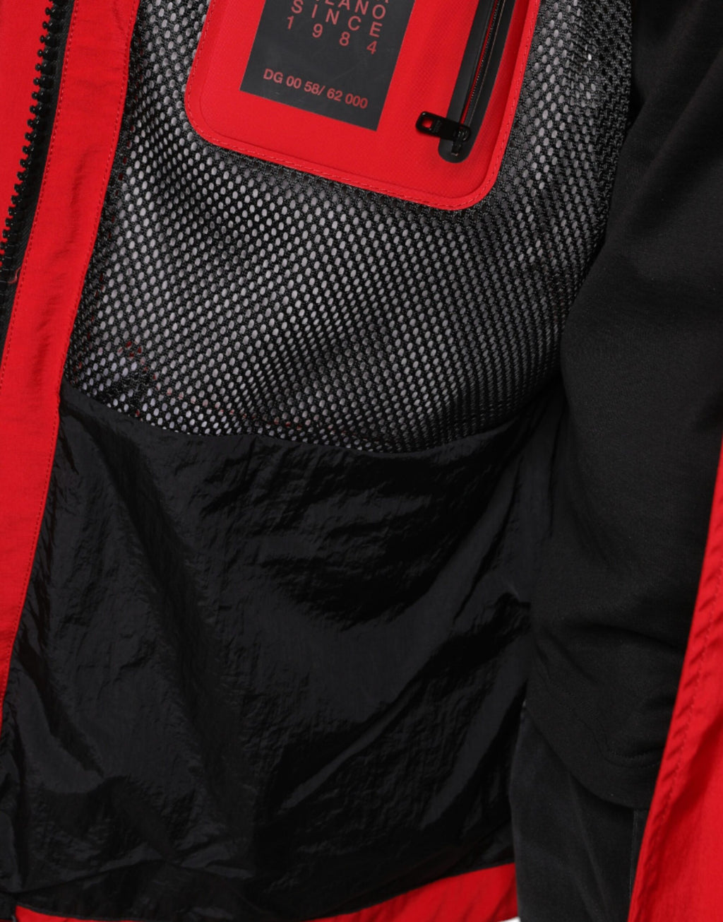 Veste parka homme Dolce & Gabbana en nylon rouge avec capuche et fermeture éclair complète, style décontracté.
