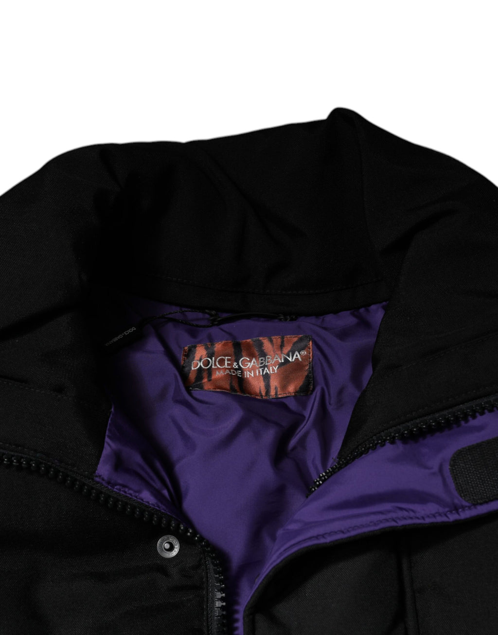 Veste noire en nylon rembourrée Dolce & Gabbana pour homme avec fermeture éclair complète, style chaud et tendance.