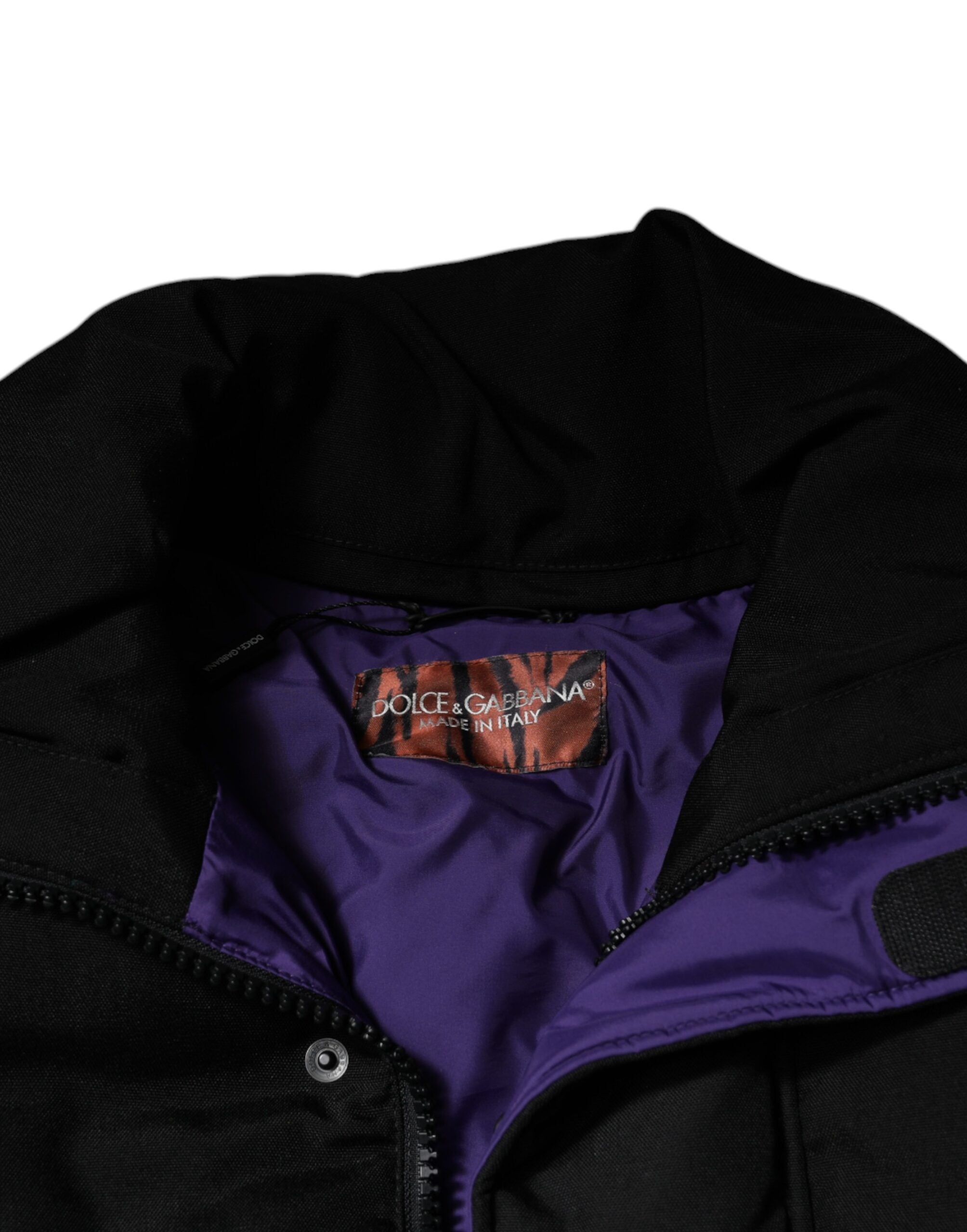 Veste noire en nylon rembourrée Dolce & Gabbana pour homme avec fermeture éclair complète, style chaud et tendance.