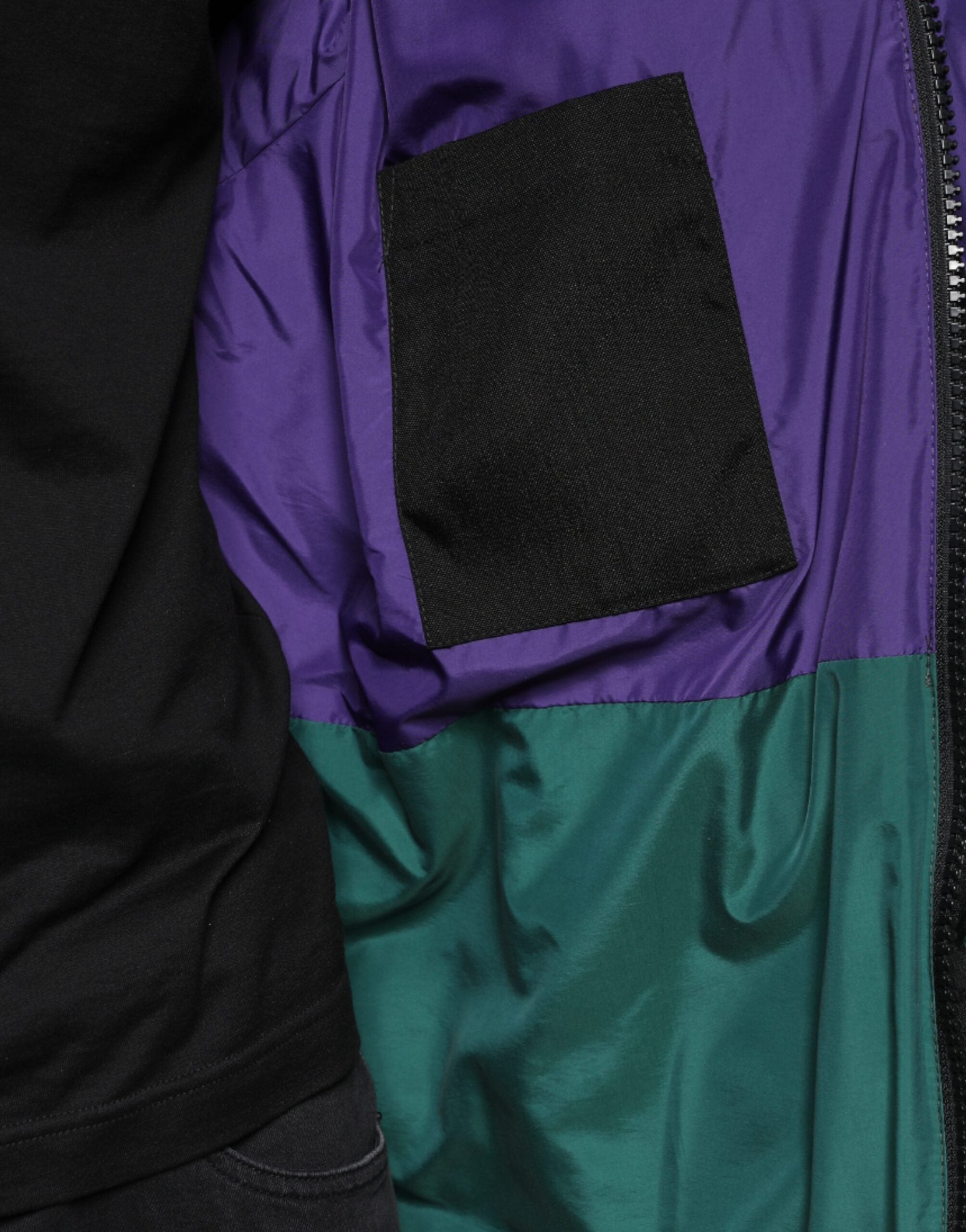 Veste homme noire en nylon matelassé Dolce & Gabbana avec fermeture éclair intégrale, style chaud et moderne.