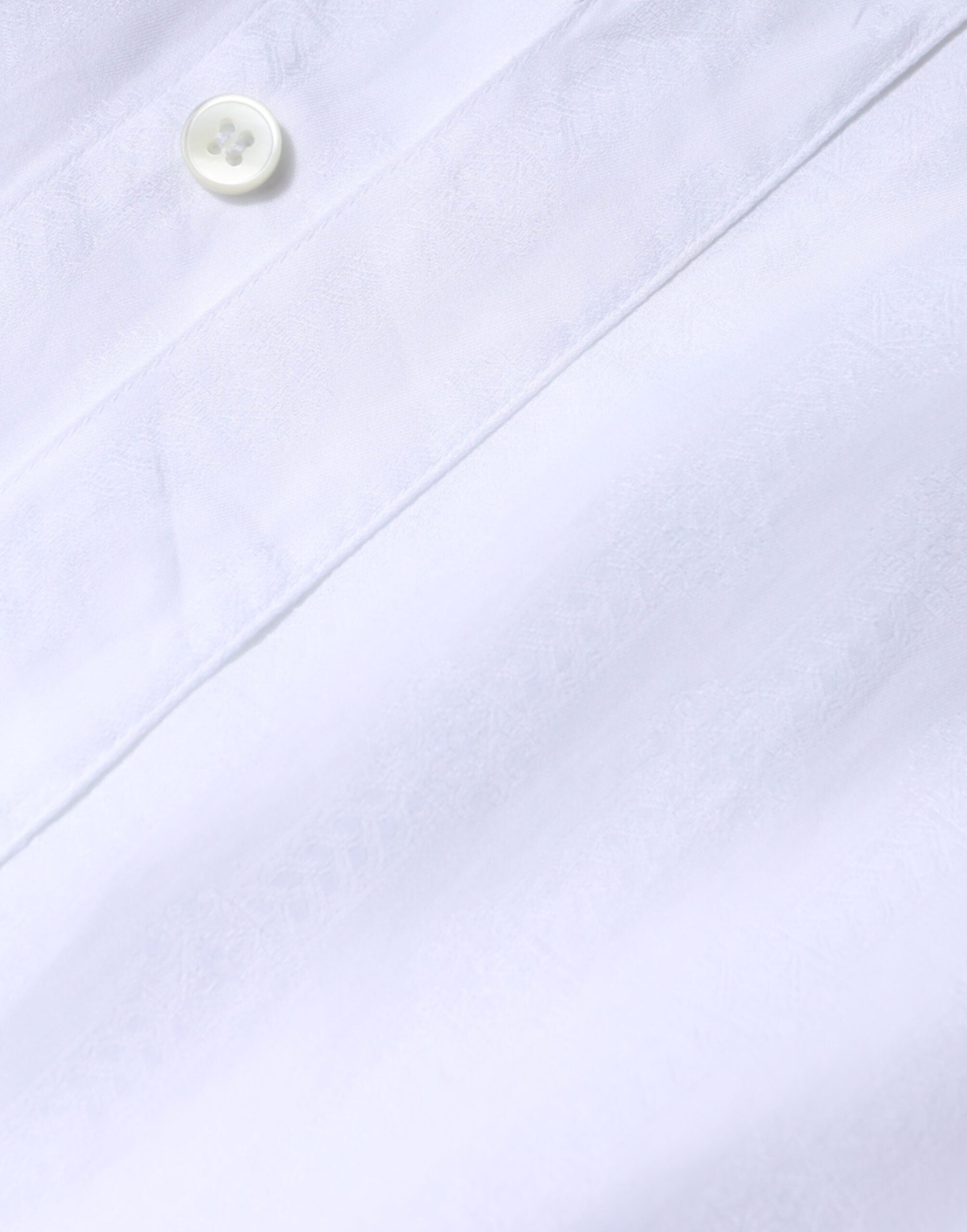Chemise blanche en coton formelle pour homme Dolce & Gabbana avec détails dorés, élégante et sophistiquée.