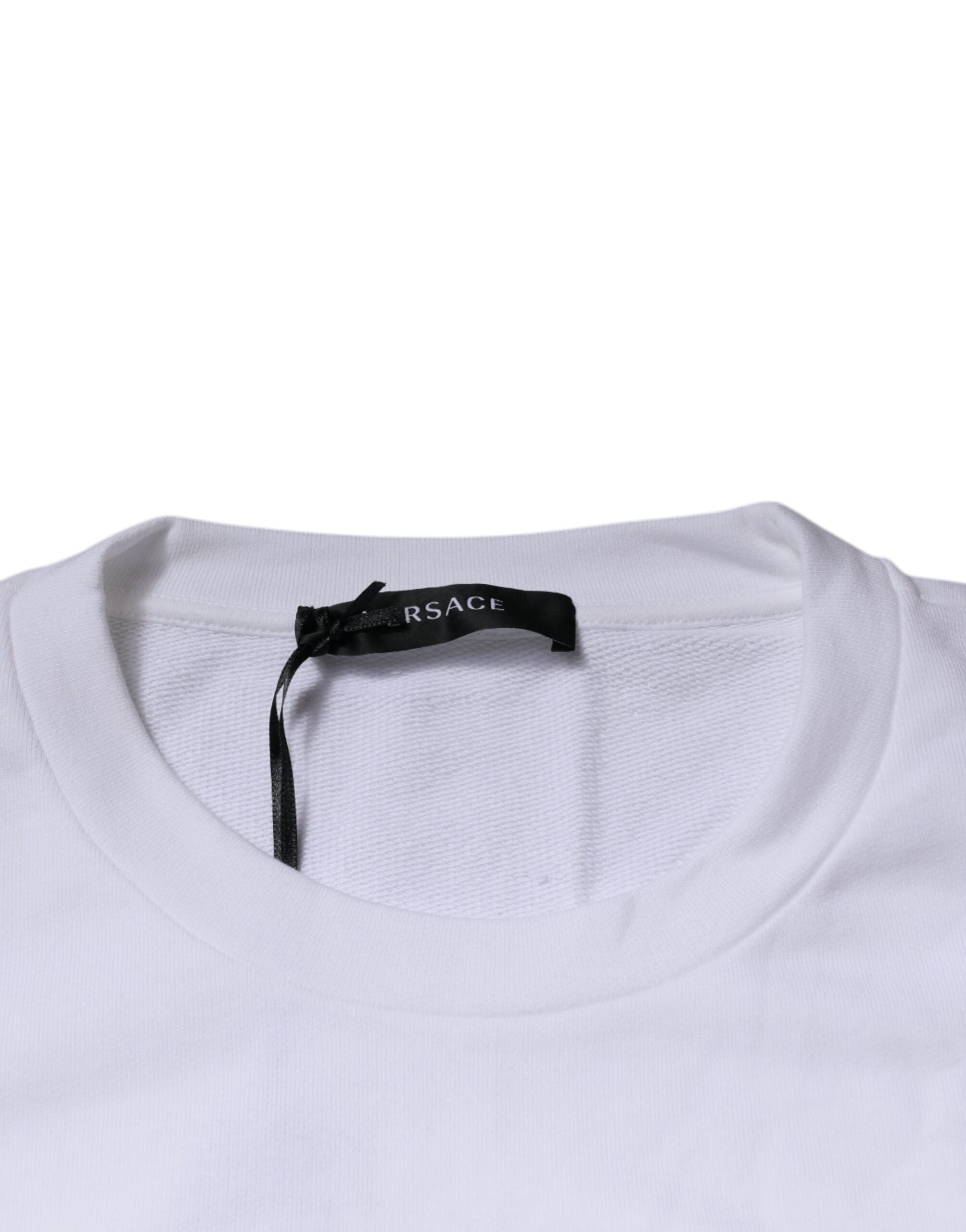 Pull-over blanc Versace avec broderie Medusa sur le col rond, en maille élégante et sophistiquée.