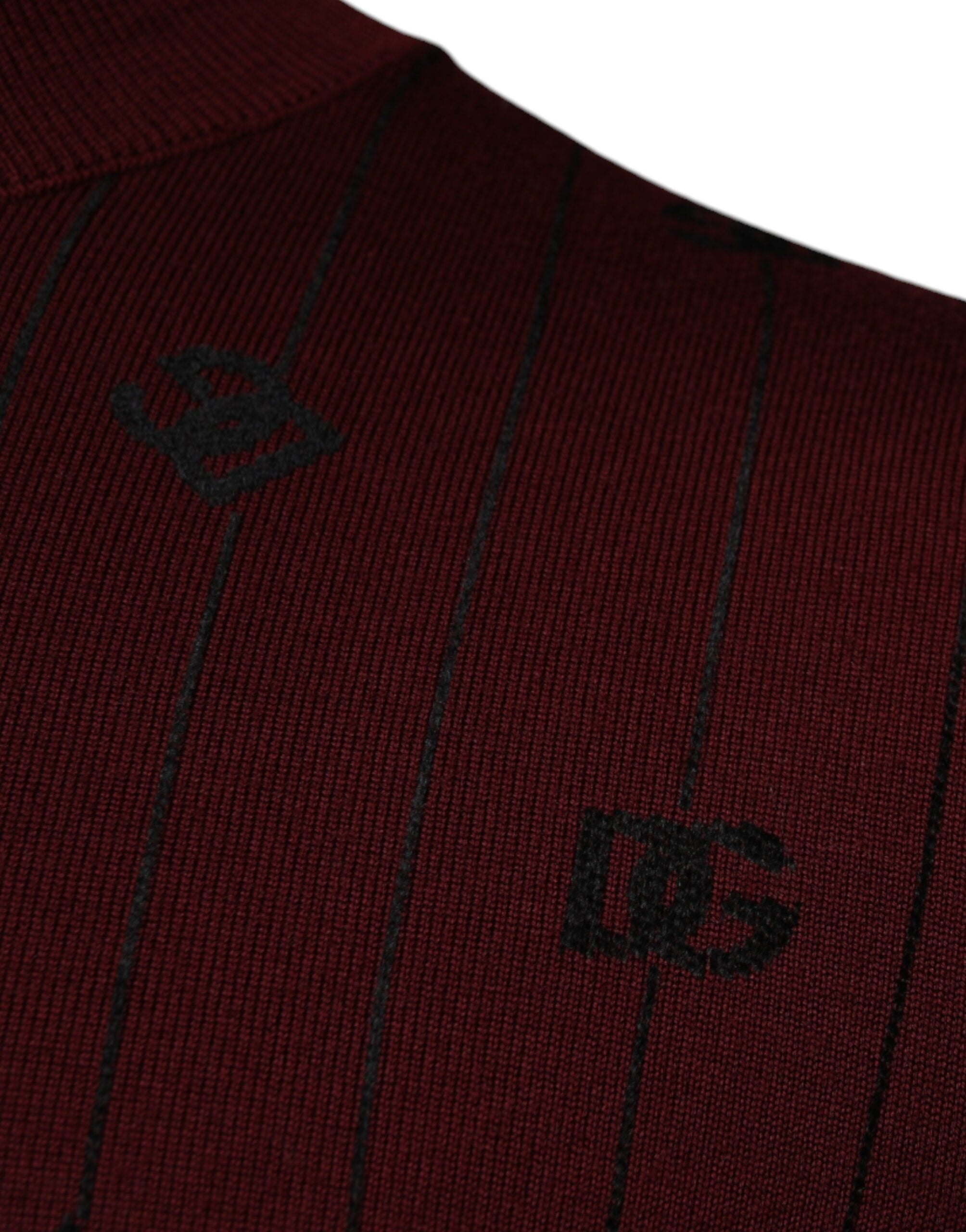 Pull à col roulé Dolce & Gabbana en molleton marron avec monogramme, style élégant et confortable.