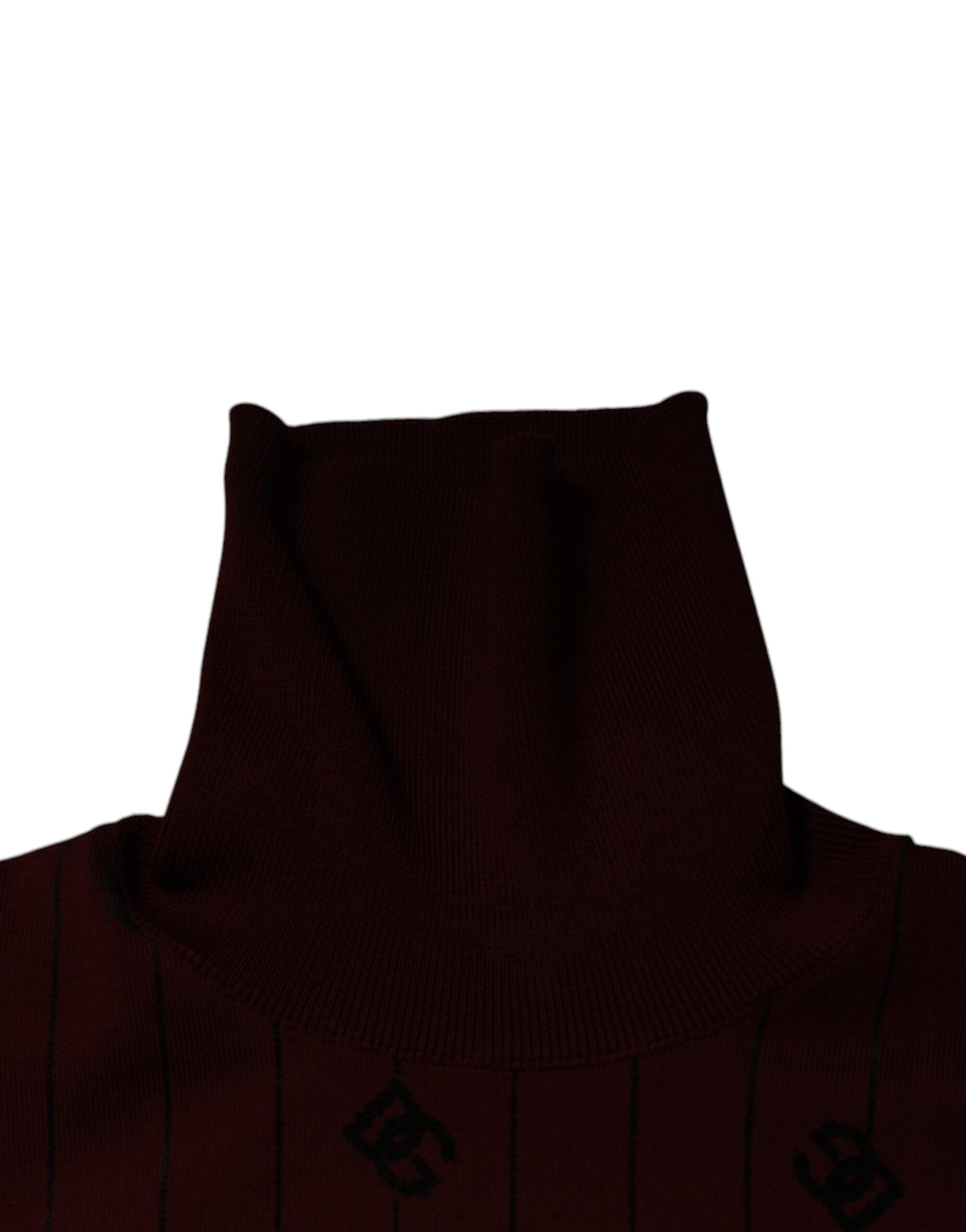 Pull en col roulé Dolce & Gabbana en bordeaux avec monogramme, doux et élégant, pour un style sophistiqué et confortable.