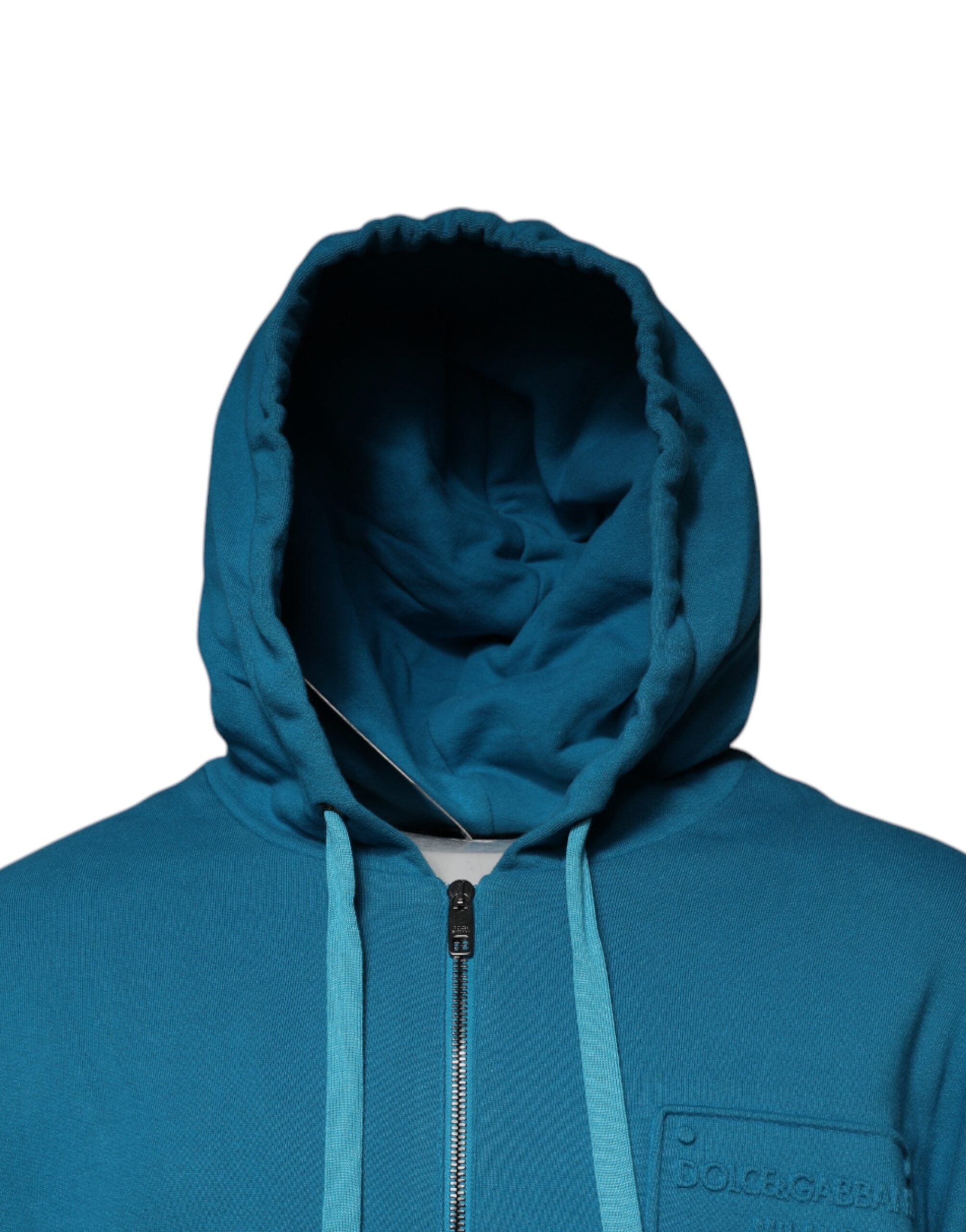 Sweat à capuche en coton bleu Dolce & Gabbana avec logo, doux et confortable, porté par un mannequin.
