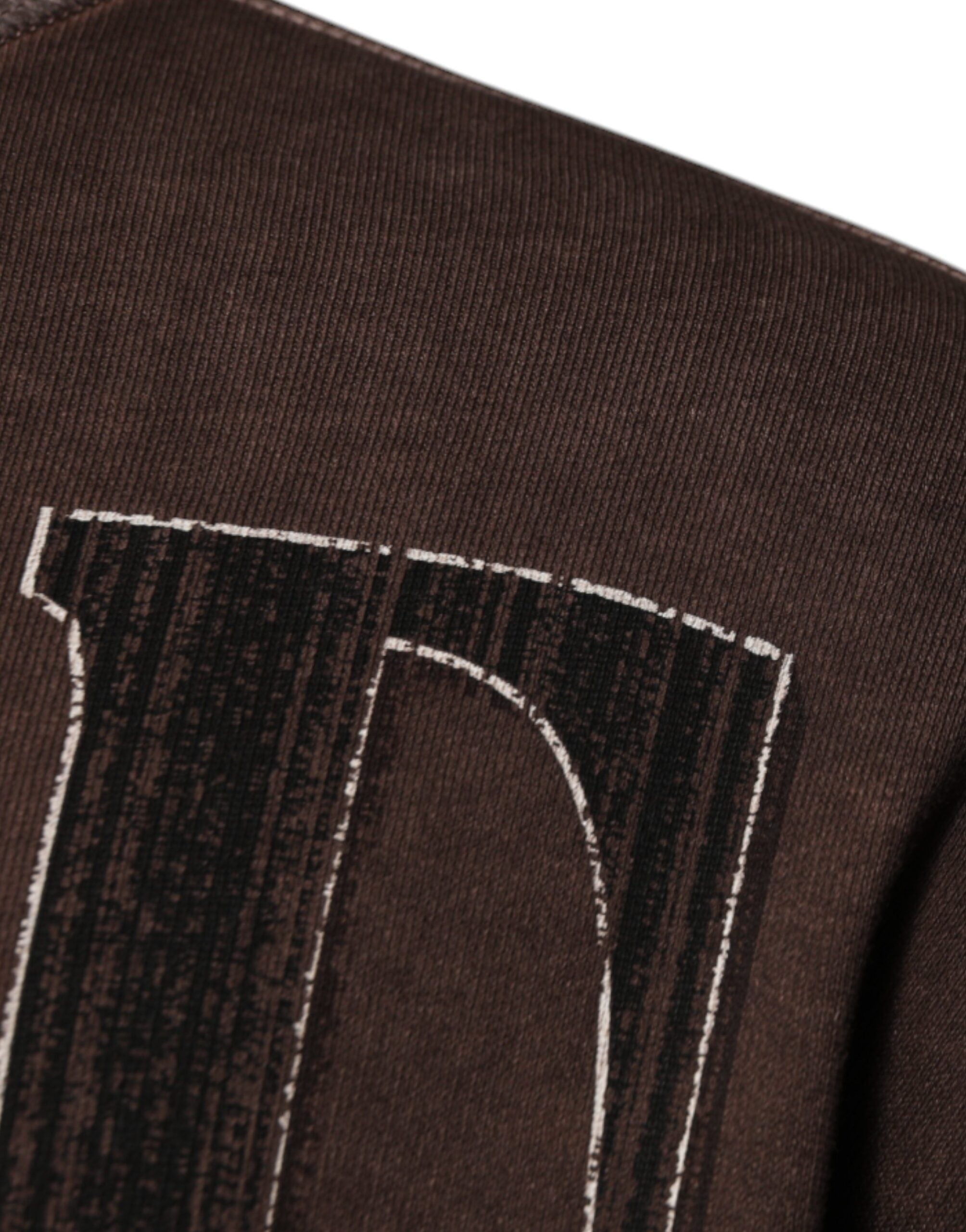 Pull à col rond Dolce & Gabbana en maille marron avec logo imprimé, style décontracté et élégant.