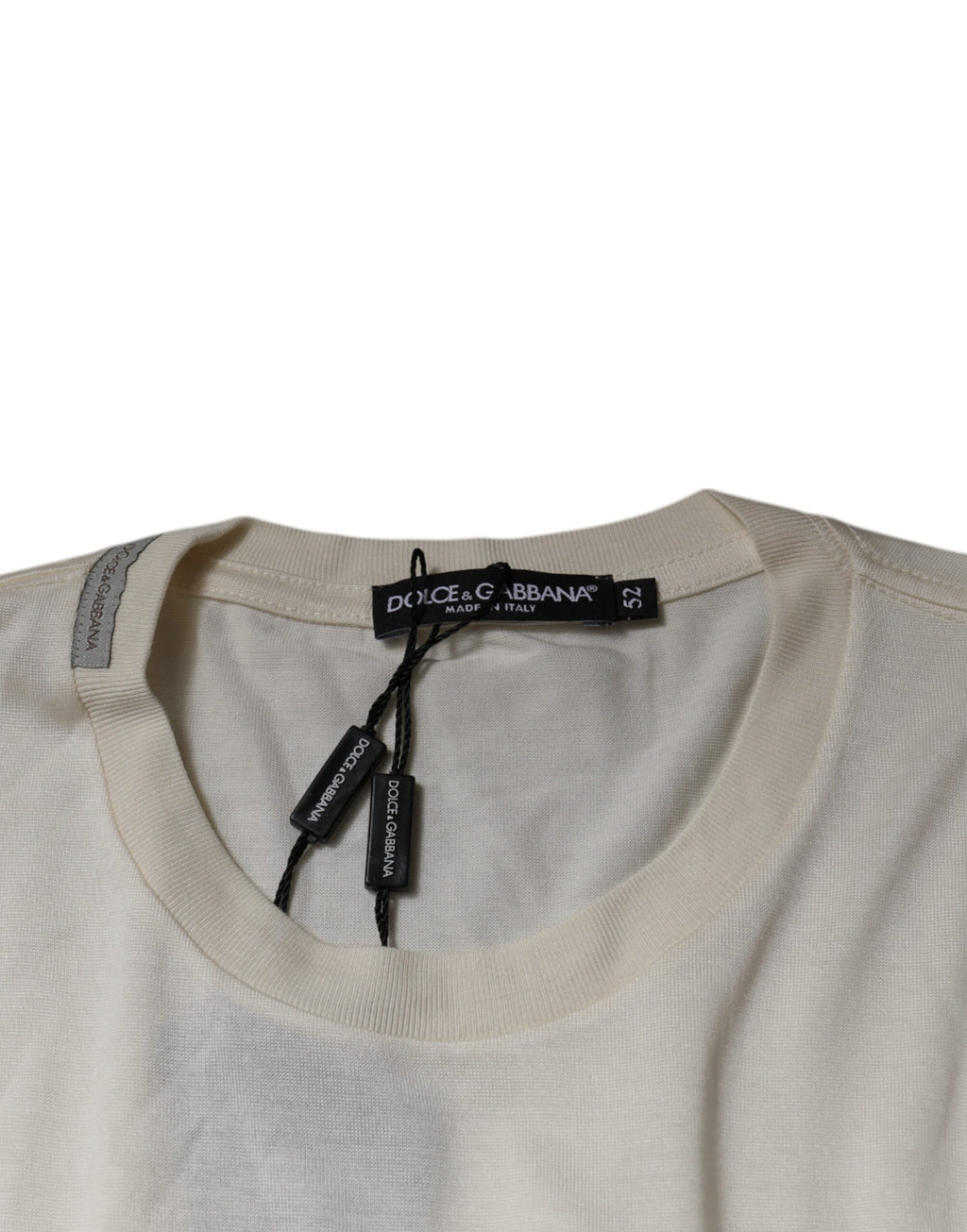 T-shirt blanc à col rond à manches courtes de Dolce & Gabbana, style décontracté et élégant.