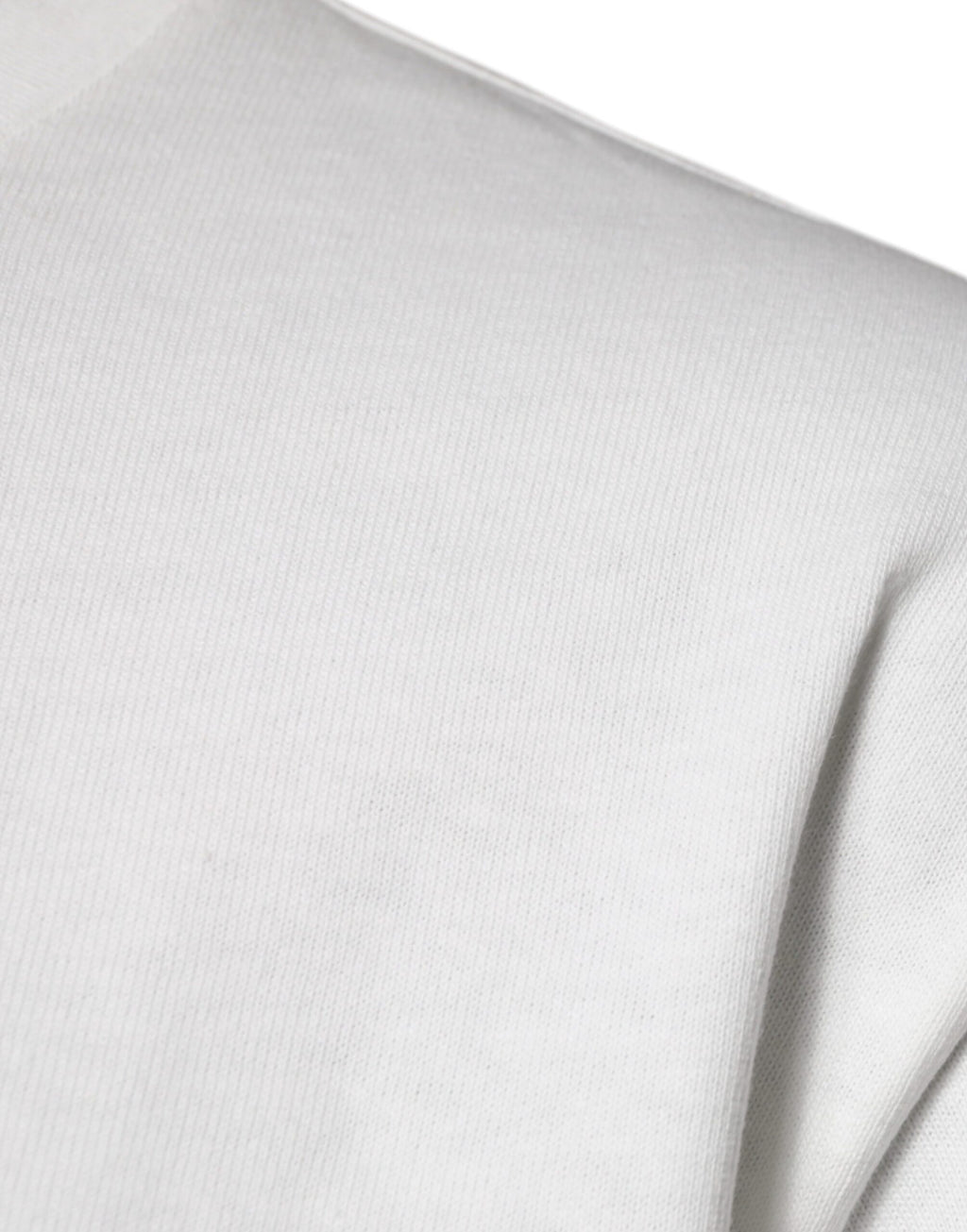 T-shirt blanc Dolce & Gabbana avec logo DG, col ras du cou et manches courtes, style décontracté.