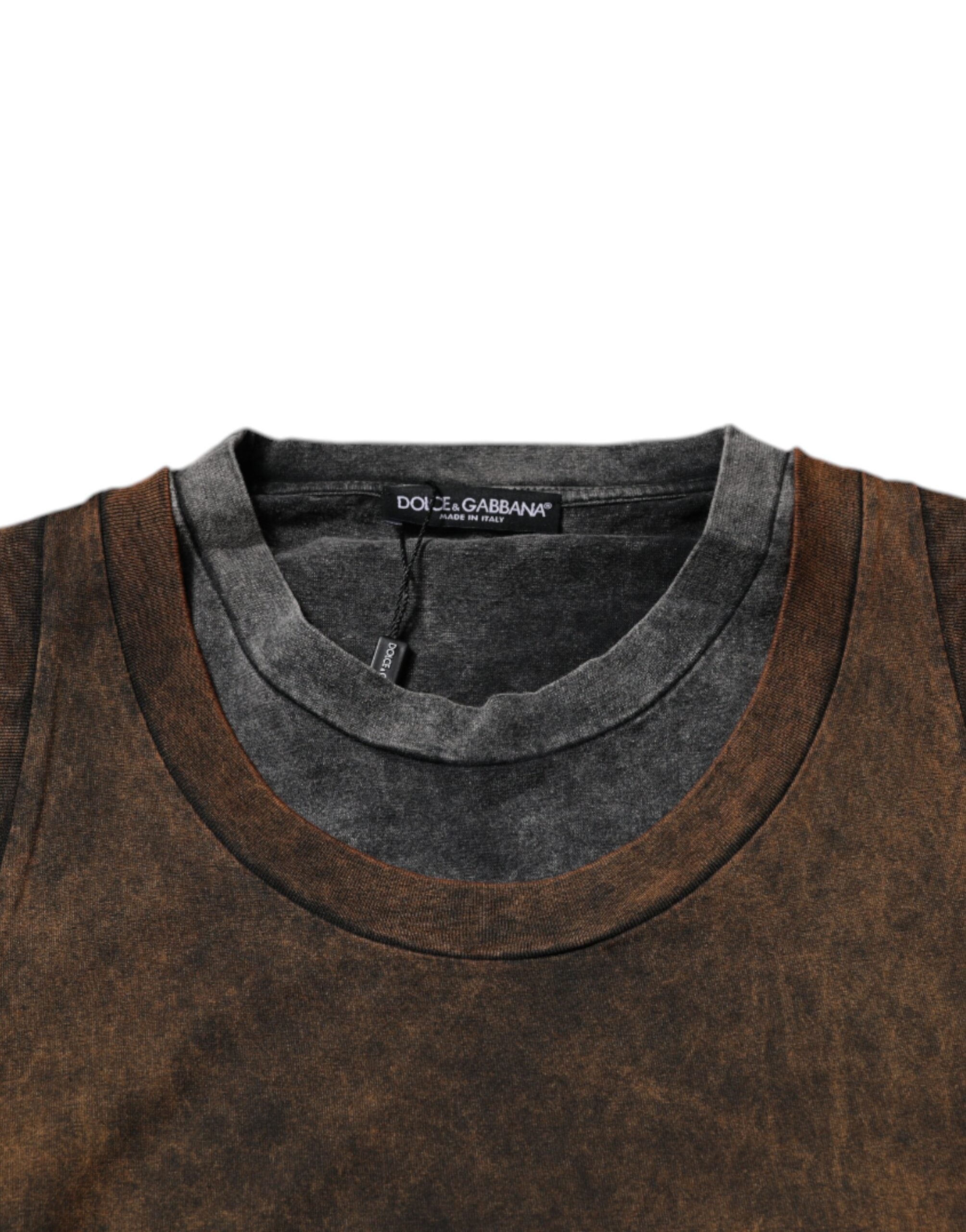 T-shirt sans manches en coton marron de Dolce & Gabbana avec col rond, vue rapprochée du haut.