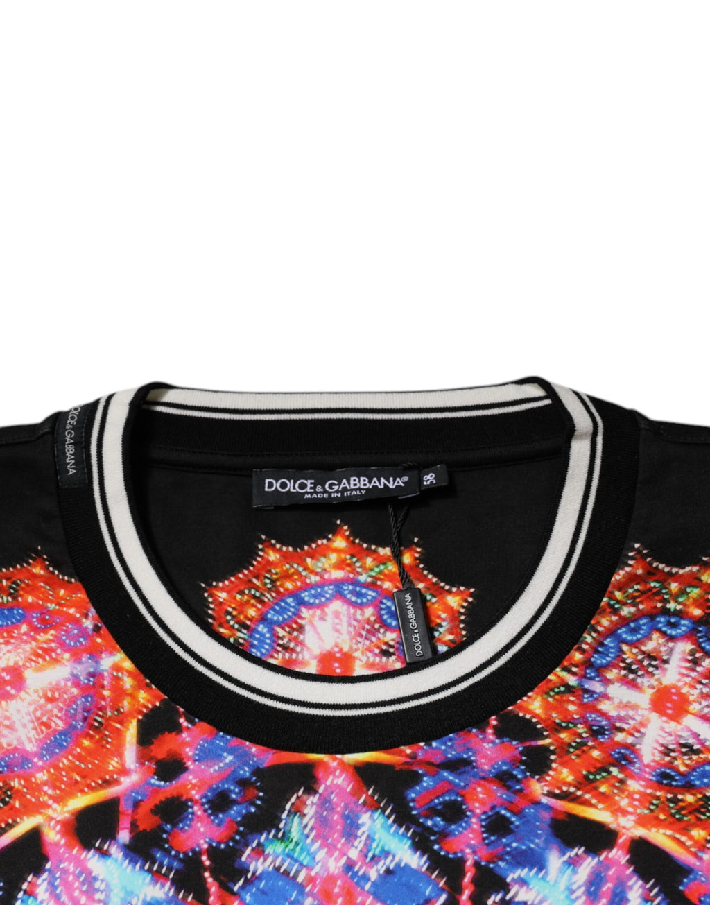 T-shirt homme à manches courtes Dolce & Gabbana multicolore avec motif kaléidoscope, design vibrant et moderne.