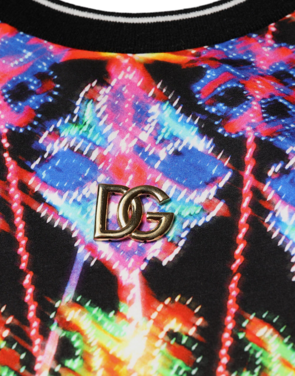 T-shirt pour homme Dolce & Gabbana à manches courtes avec motif kaléidoscopique multicolore, design moderne et coloré.