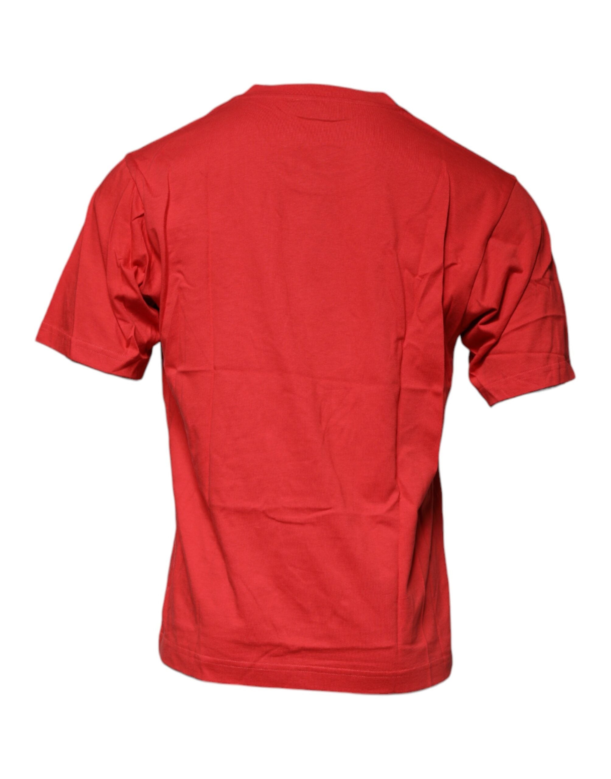 T-shirt en coton rouge Dolce & Gabbana avec logo DG, col rond, vue de face, détail du design élégant.