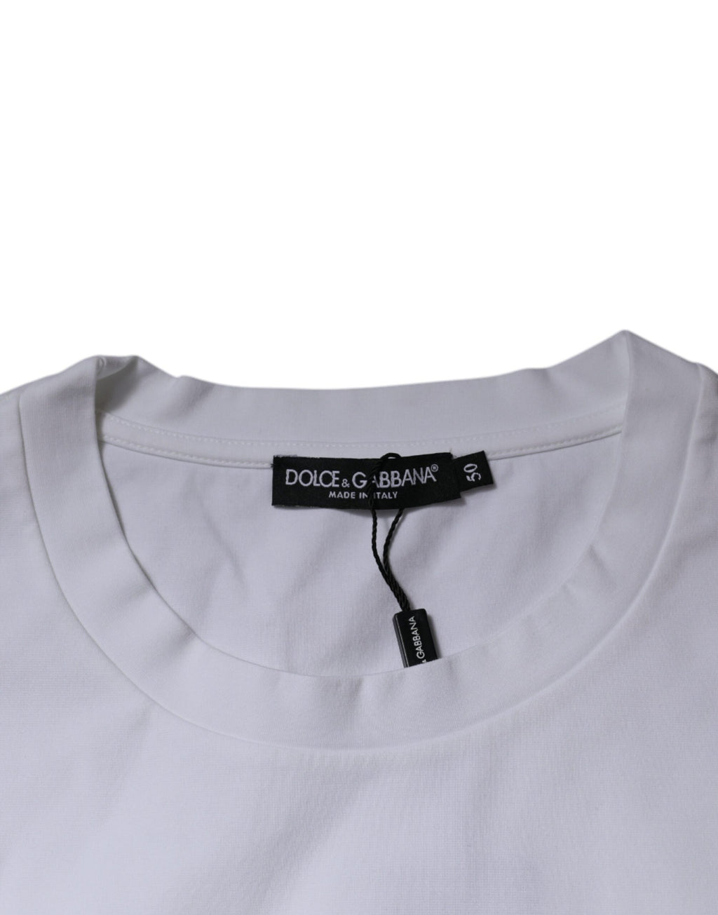 T-shirt blanc Dolce & Gabbana en coton avec logo DG, col ras du cou, visible sur l'image.