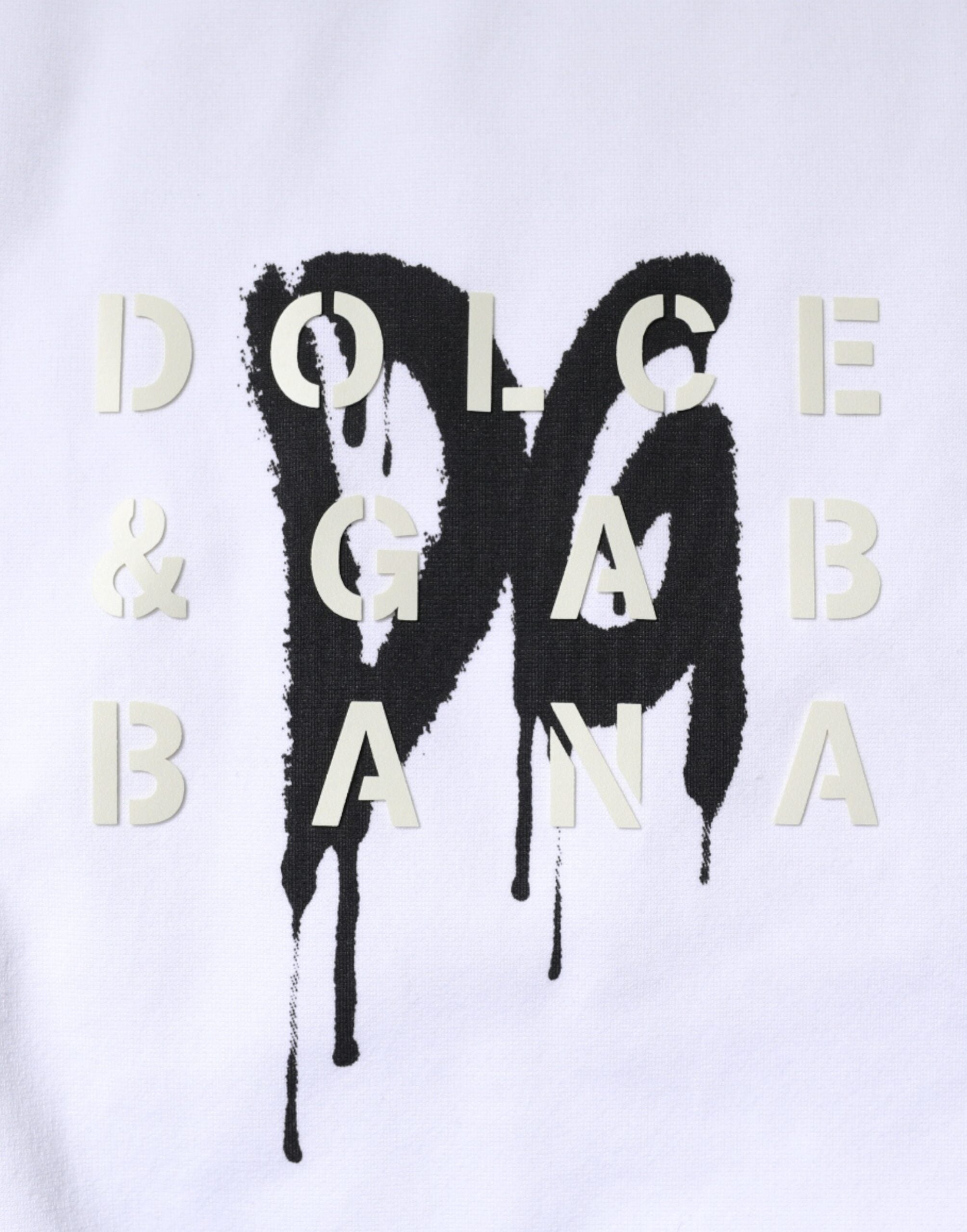 T-shirt en coton blanc Dolce & Gabbana avec logo DG, col rond, visible sur un mannequin.
