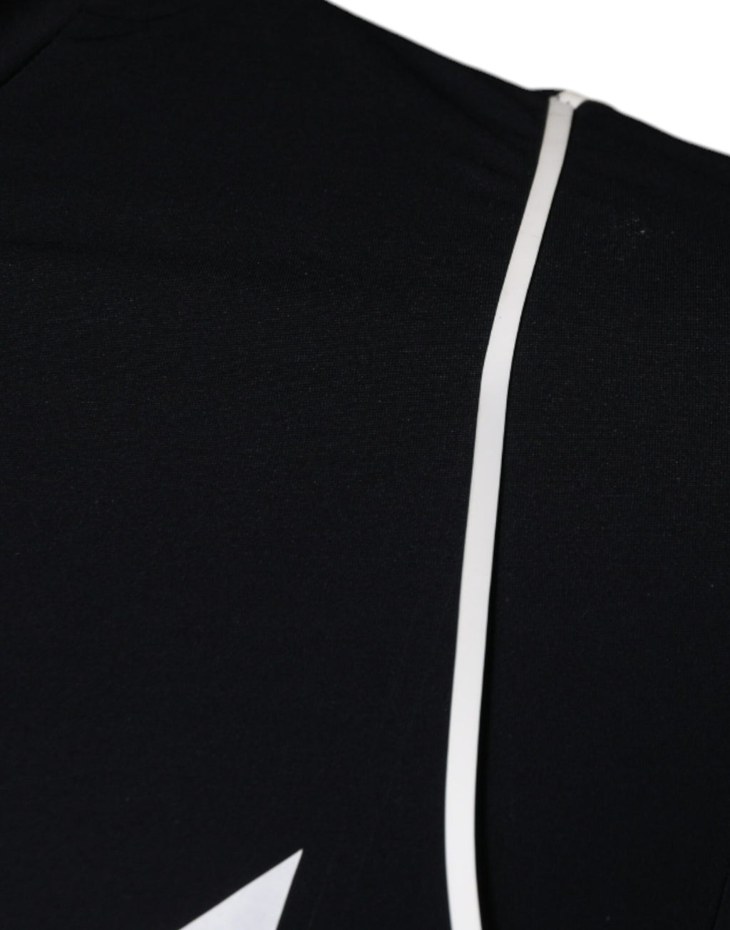 T-shirt noir à col rond Dolce & Gabbana avec imprimé graphique en nylon, style décontracté et moderne.