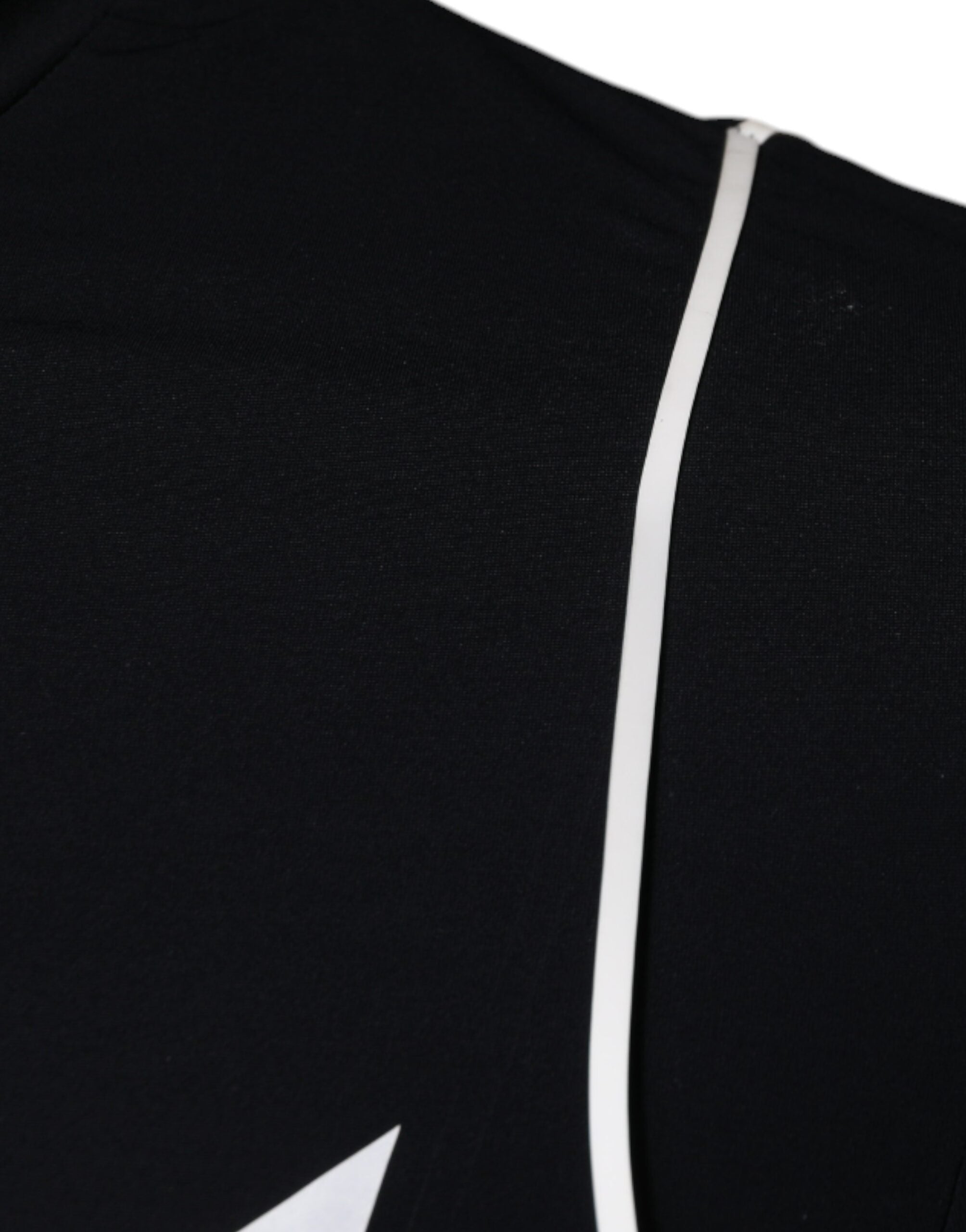 T-shirt noir à col rond Dolce & Gabbana avec imprimé graphique en nylon, style décontracté et moderne.