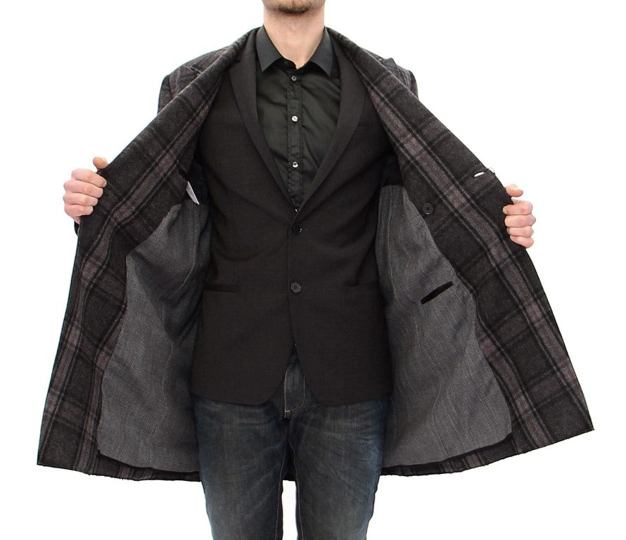 Manteau gris à double boutonnage de Dolce & Gabbana, veste élégante en laine avec col classique et poches latérales.