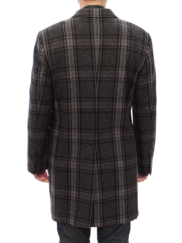 Manteau gris à double boutonnage Dolce & Gabbana, veste élégante en tissu épais avec col classique et poches latérales.