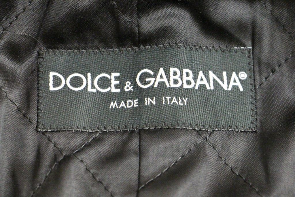 Manteau gris à double boutonnage de Dolce & Gabbana, veste élégante en tissu chaud, vue de face.
