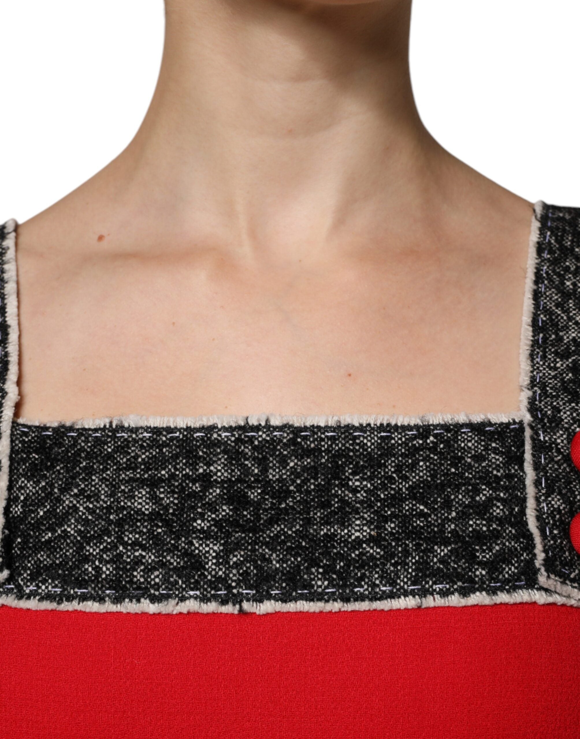 Robe courte en laine rouge sans manches de Dolce & Gabbana, coupe évasée et style A-line.
