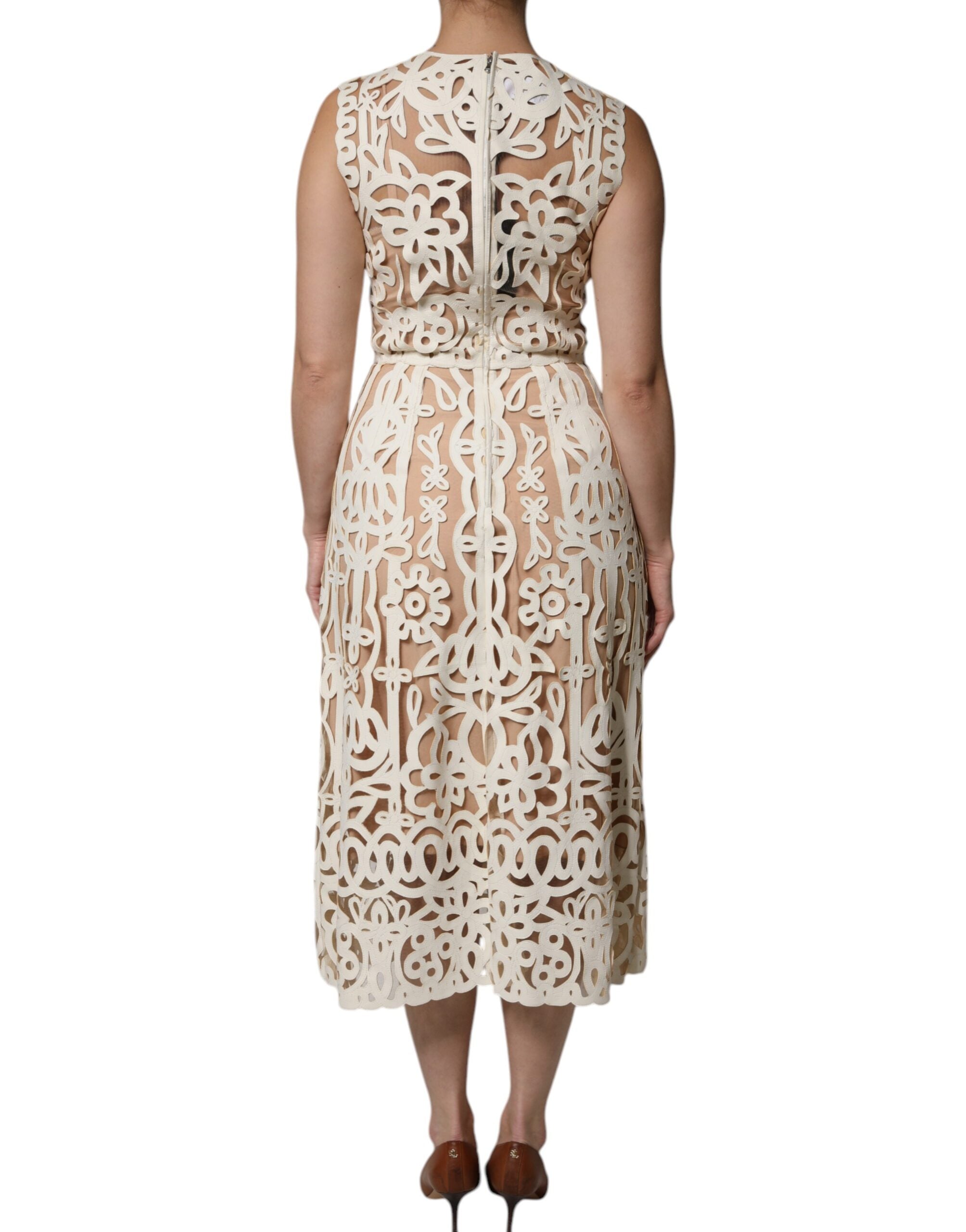 Robe midi en cuir blanc sans manches de Dolce & Gabbana avec découpes élégantes, ajustée et sophistiquée.