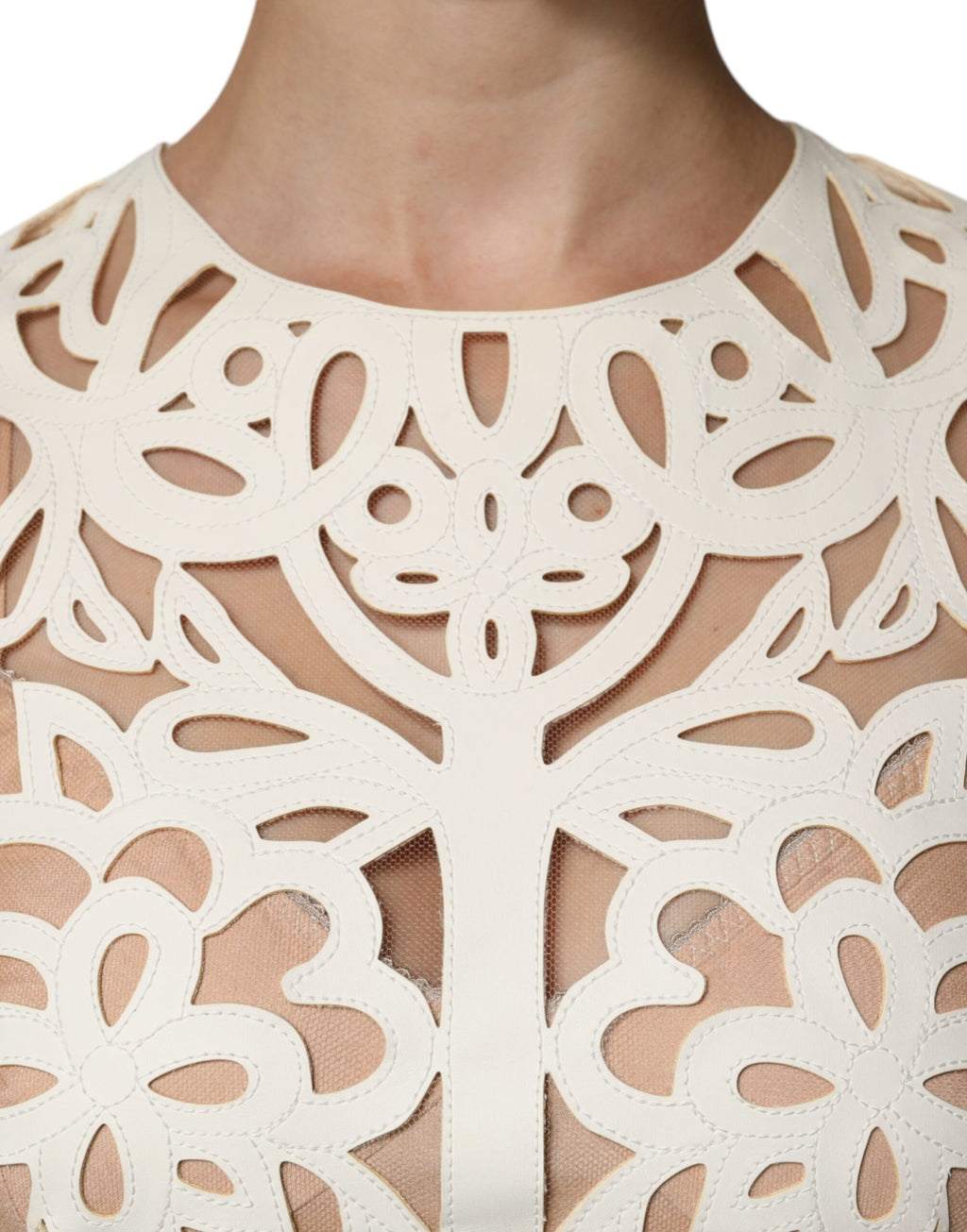 Robe midi sans manches en cuir blanc avec découpes, Dolce & Gabbana, vue de face.